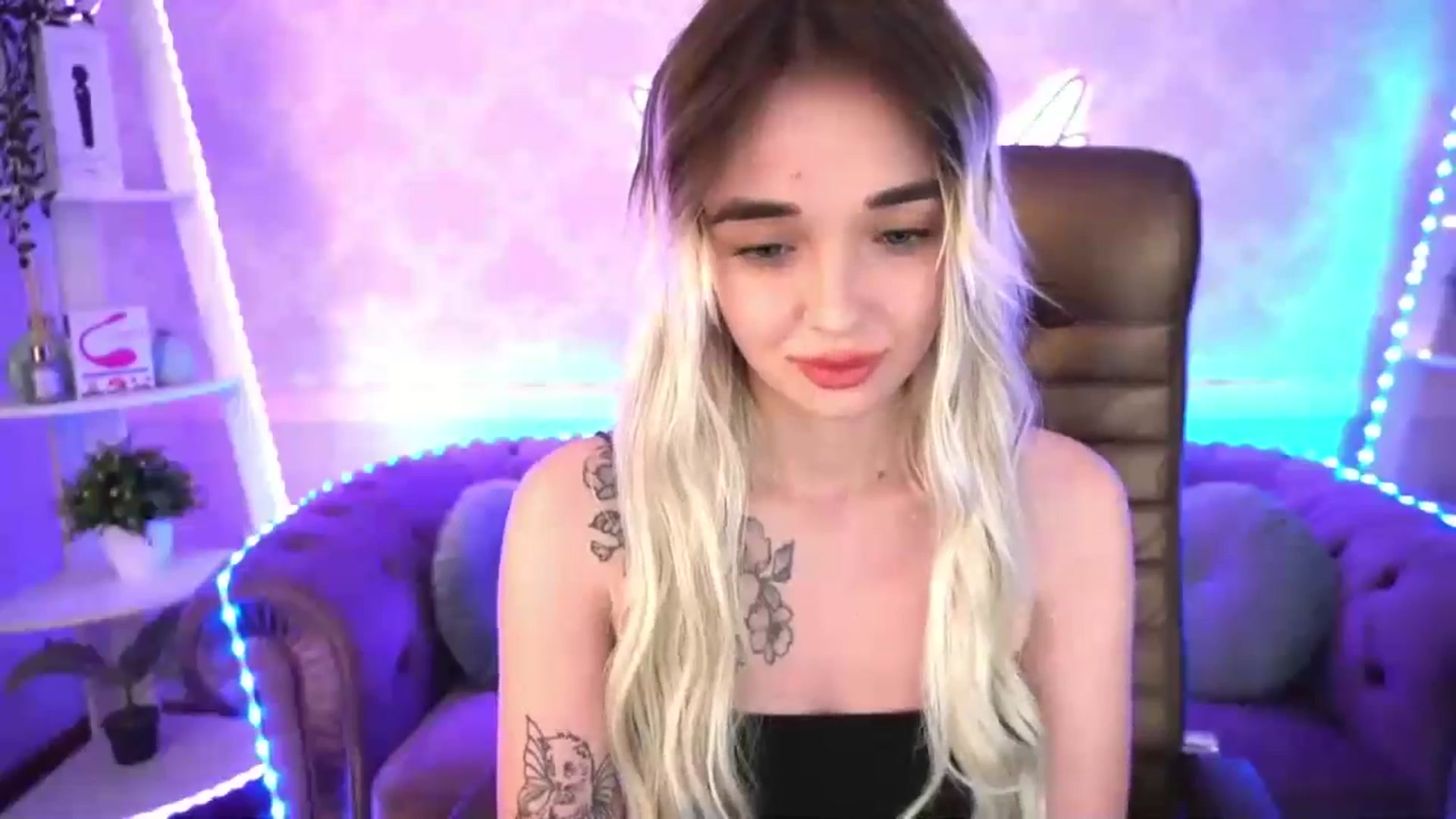 Gallery image thumbnail from TrixieHey's myfreecams stream on, 05/08/2024, 24:01 image 2 of 20