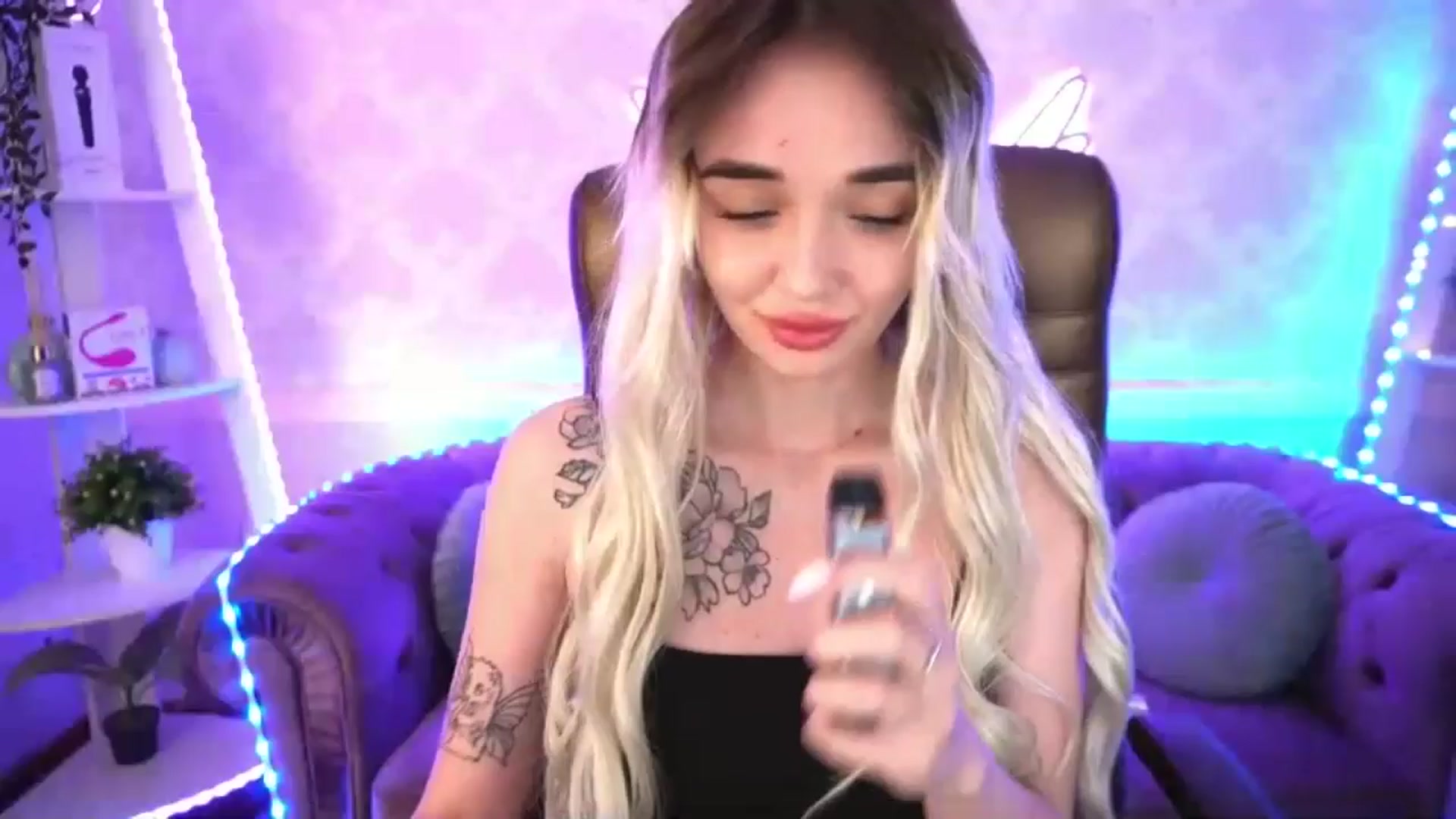 Gallery image thumbnail from TrixieHey's myfreecams stream on, 05/08/2024, 24:01 image 1 of 20