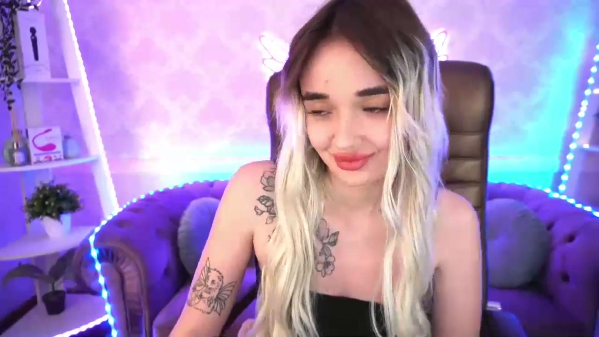 Gallery image thumbnail from TrixieHey's myfreecams stream on, 05/08/2024, 24:01 image 3 of 20
