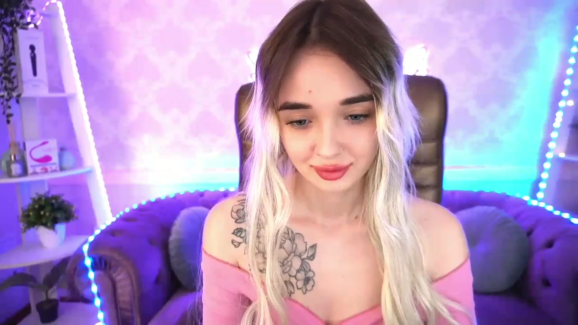 Gallery image thumbnail from TrixieHey's myfreecams stream on, 05/08/2024, 02:00 image 6 of 20
