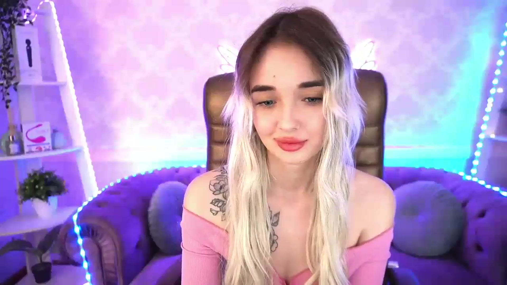Gallery image thumbnail from TrixieHey's myfreecams stream on, 05/08/2024, 02:00 image 8 of 20