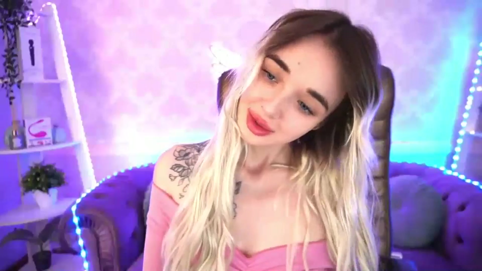 Gallery image thumbnail from TrixieHey's myfreecams stream on, 05/08/2024, 02:00 image 16 of 20
