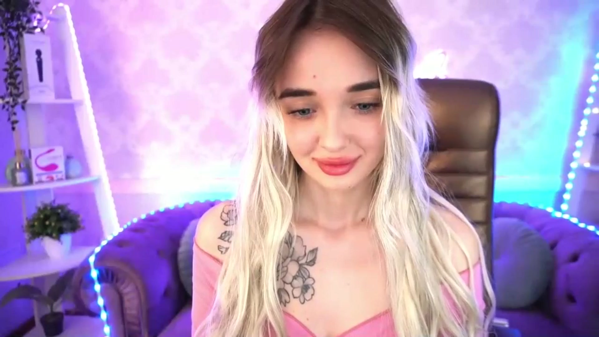 Gallery image thumbnail from TrixieHey's myfreecams stream on, 05/08/2024, 02:00 image 11 of 20