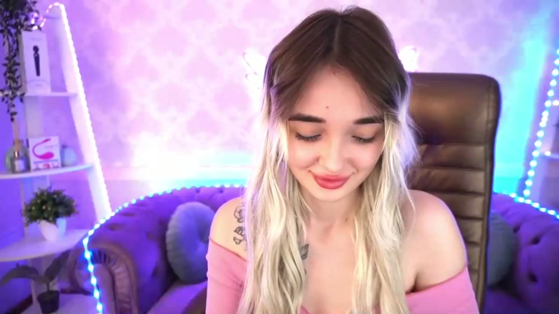 Gallery image thumbnail from TrixieHey's myfreecams stream on, 05/08/2024, 02:00 image 14 of 20