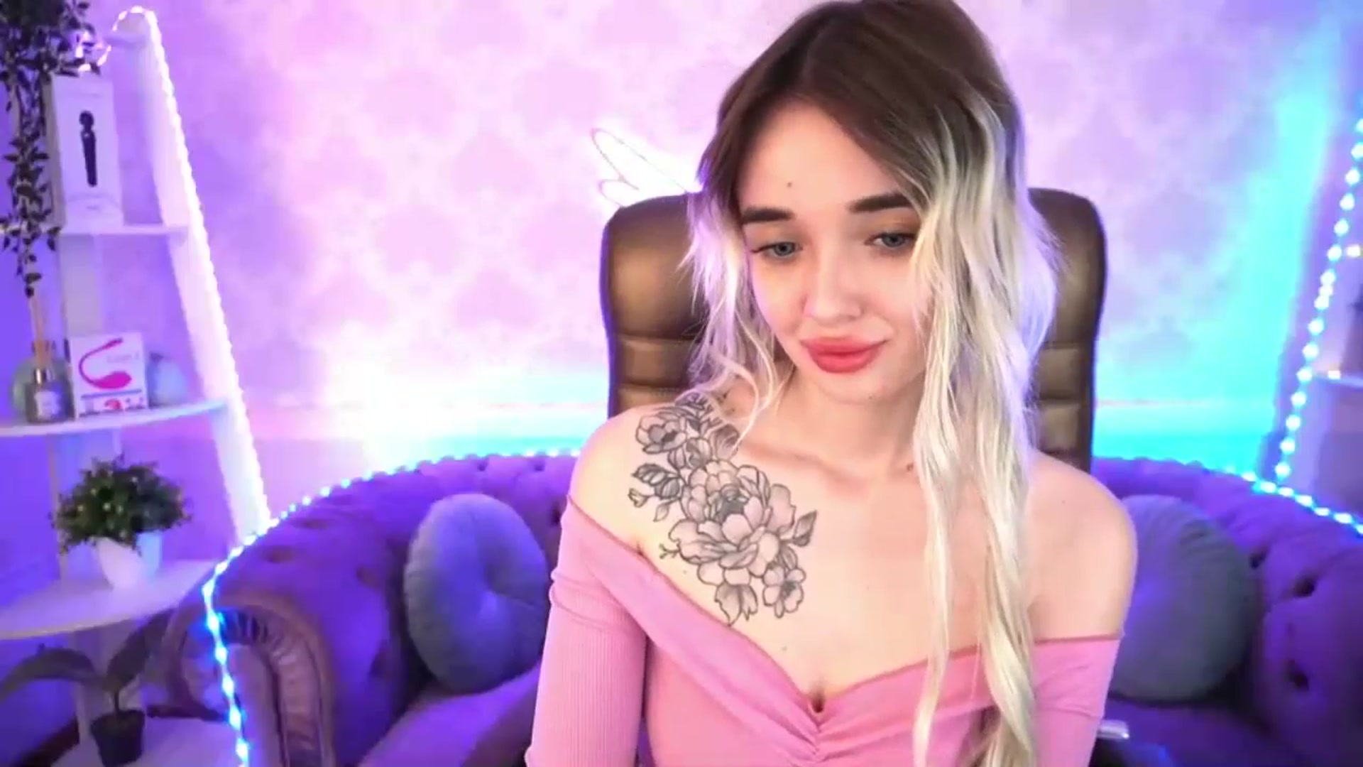 Gallery image thumbnail from TrixieHey's myfreecams stream on, 05/08/2024, 02:00 image 18 of 20