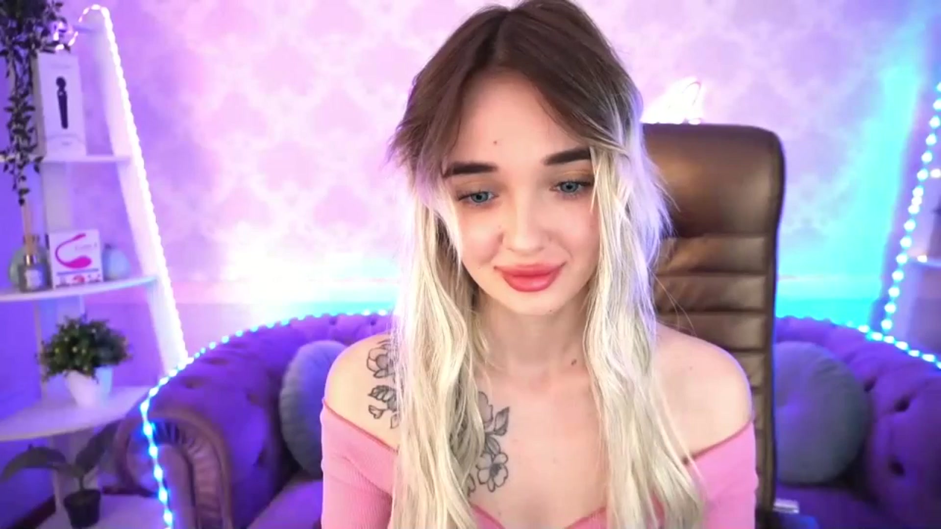 Gallery image thumbnail from TrixieHey's myfreecams stream on, 05/08/2024, 02:00 image 12 of 20