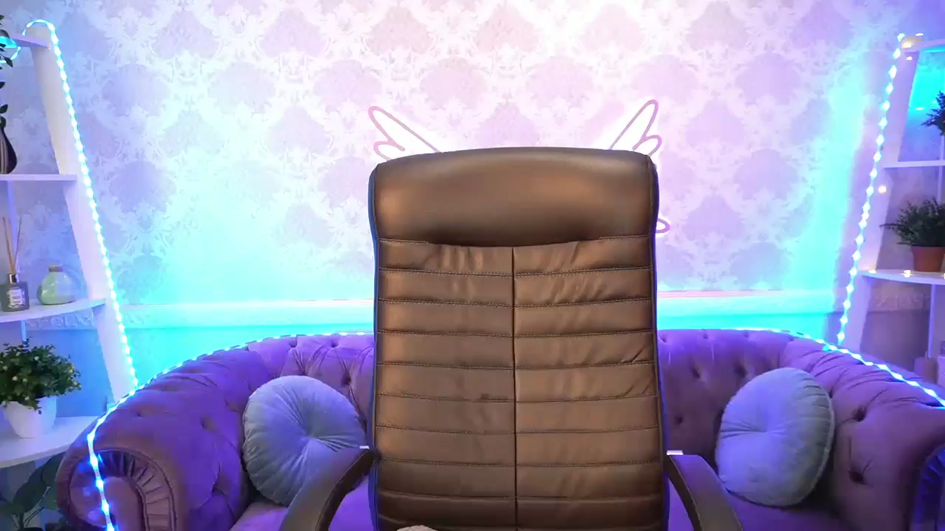 Gallery image thumbnail from TrixieHey's myfreecams stream on, 05/10/2024, 20:32 image 3 of 20