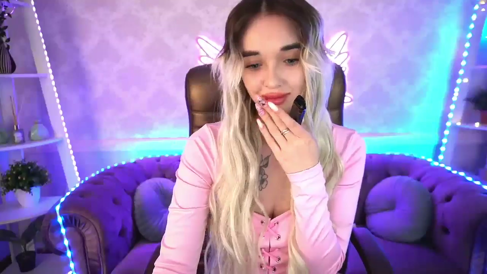 Gallery image thumbnail from TrixieHey's myfreecams stream on, 05/12/2024, 20:38 image 19 of 20