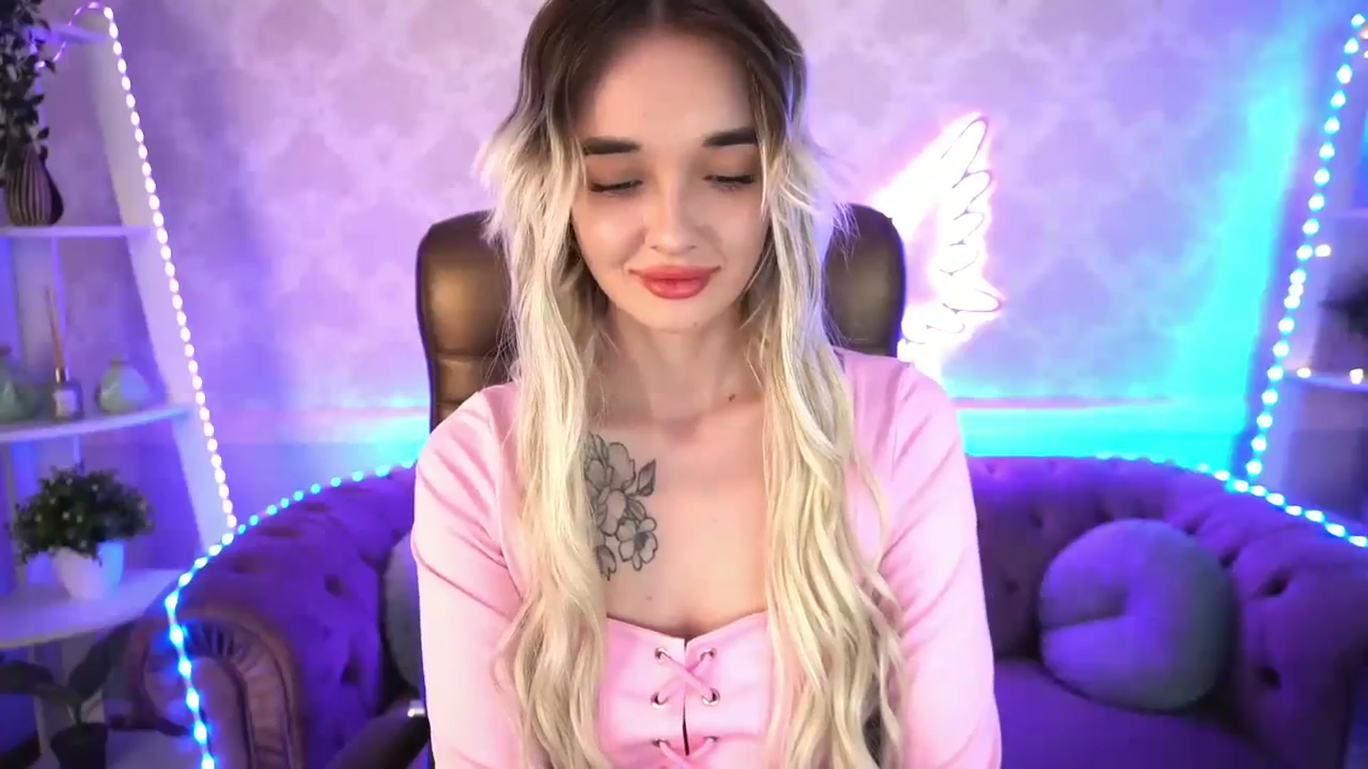 Gallery image thumbnail from TrixieHey's myfreecams stream on, 05/12/2024, 20:38 image 9 of 20
