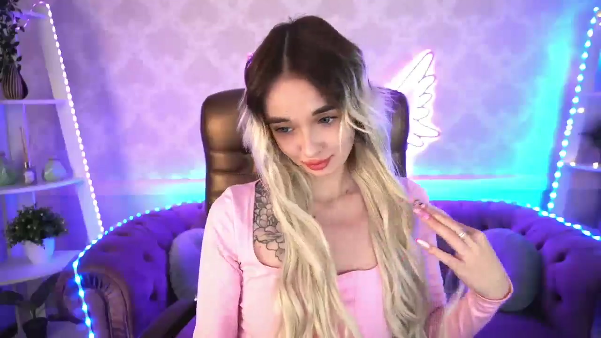 Gallery image thumbnail from TrixieHey's myfreecams stream on, 05/12/2024, 20:38 image 11 of 20