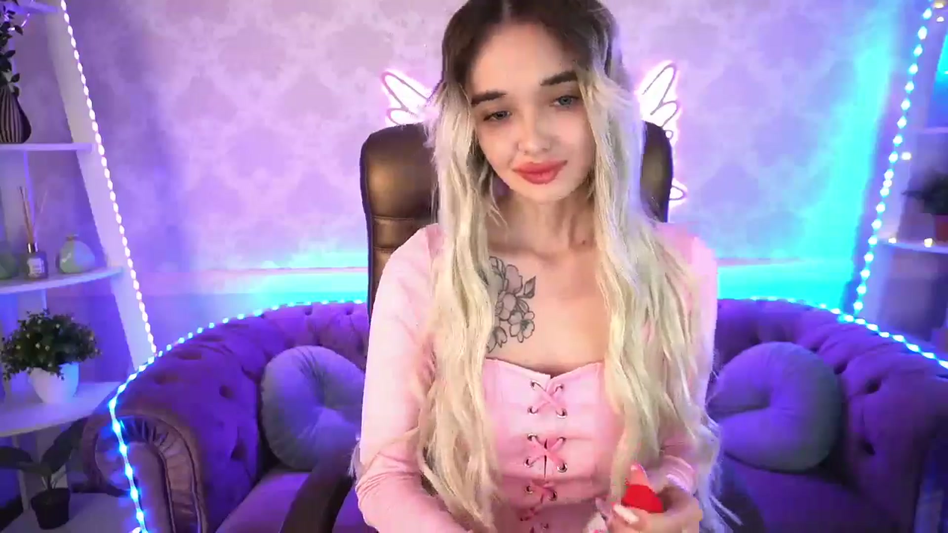 Gallery image thumbnail from TrixieHey's myfreecams stream on, 05/12/2024, 20:38 image 18 of 20