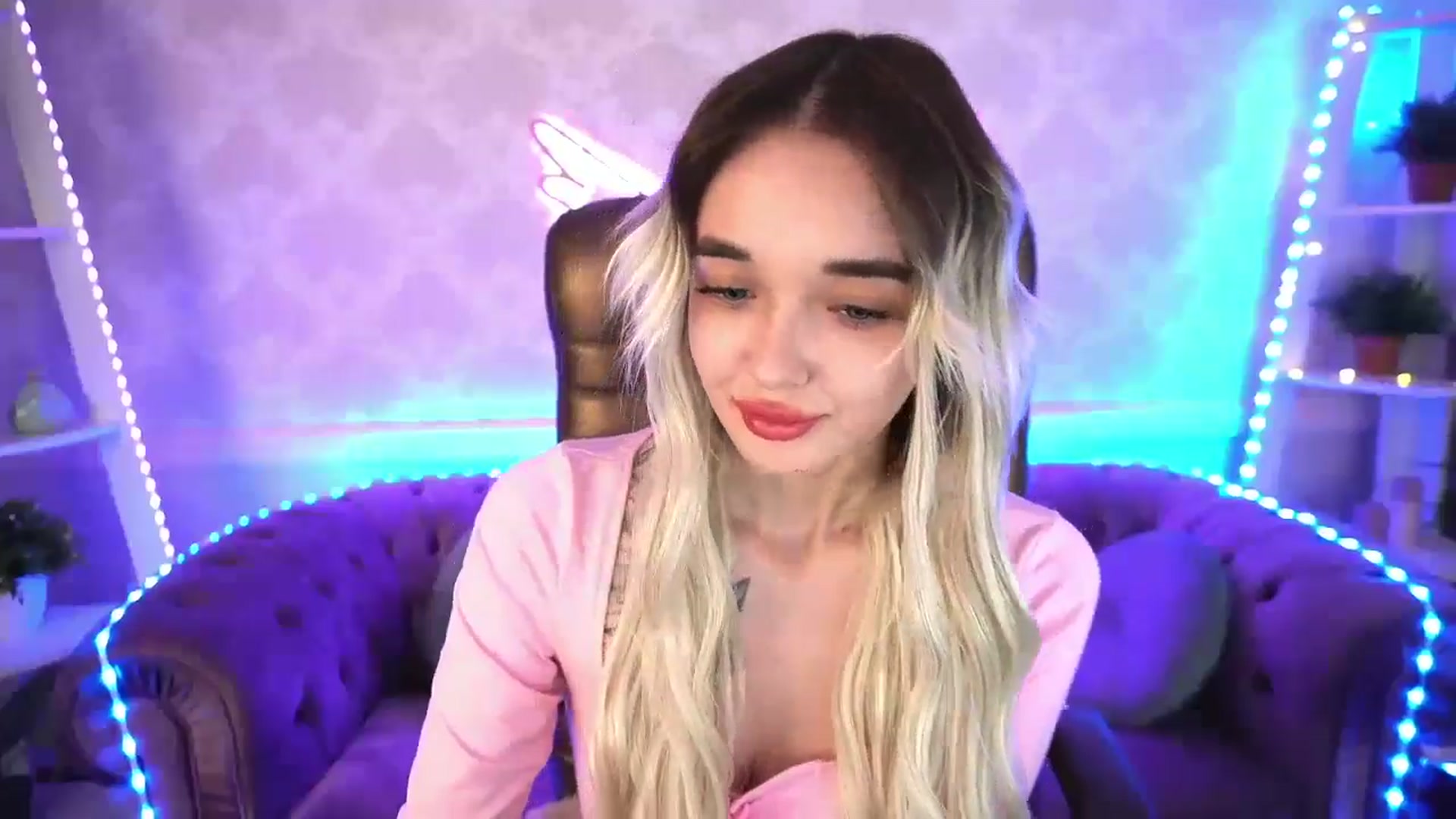 Gallery image thumbnail from TrixieHey's myfreecams stream on, 05/13/2024, 24:08 image 2 of 20