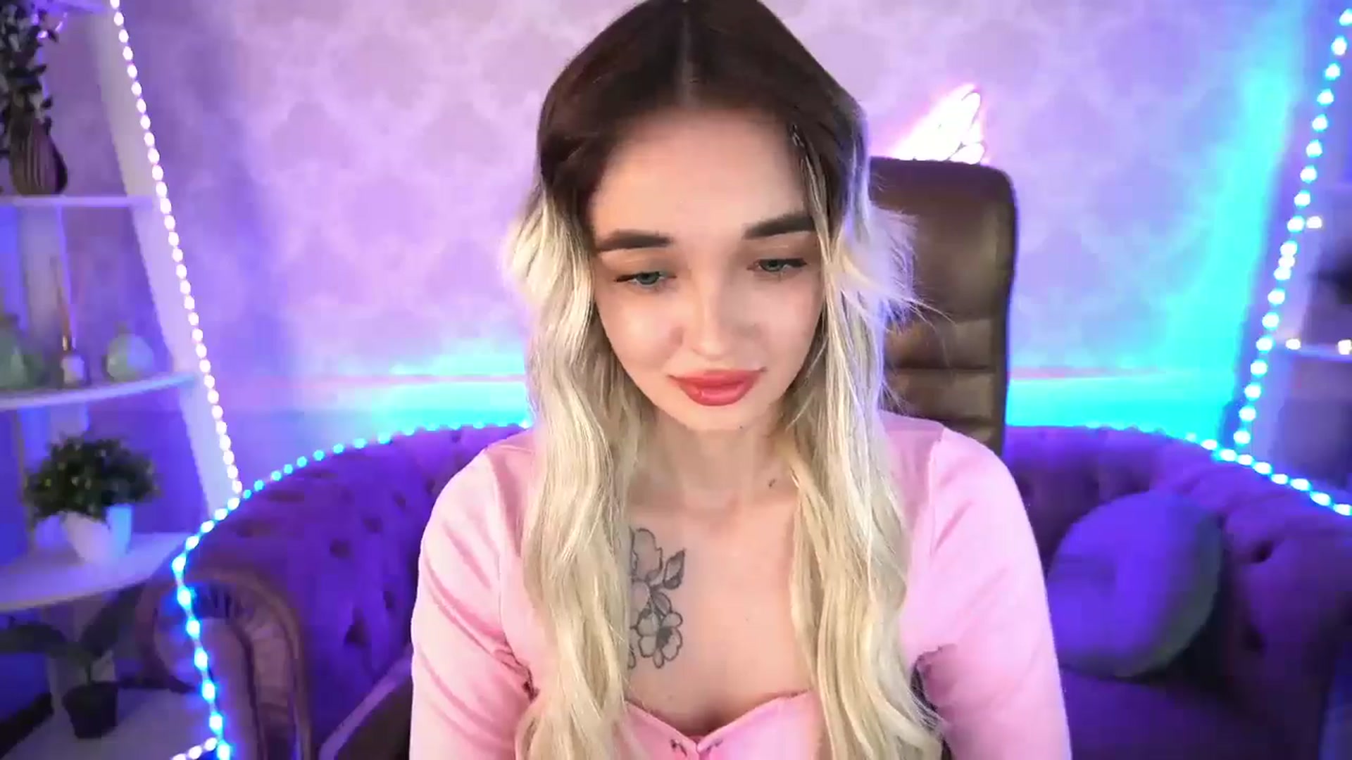 Gallery image thumbnail from TrixieHey's myfreecams stream on, 05/13/2024, 24:08 image 13 of 20