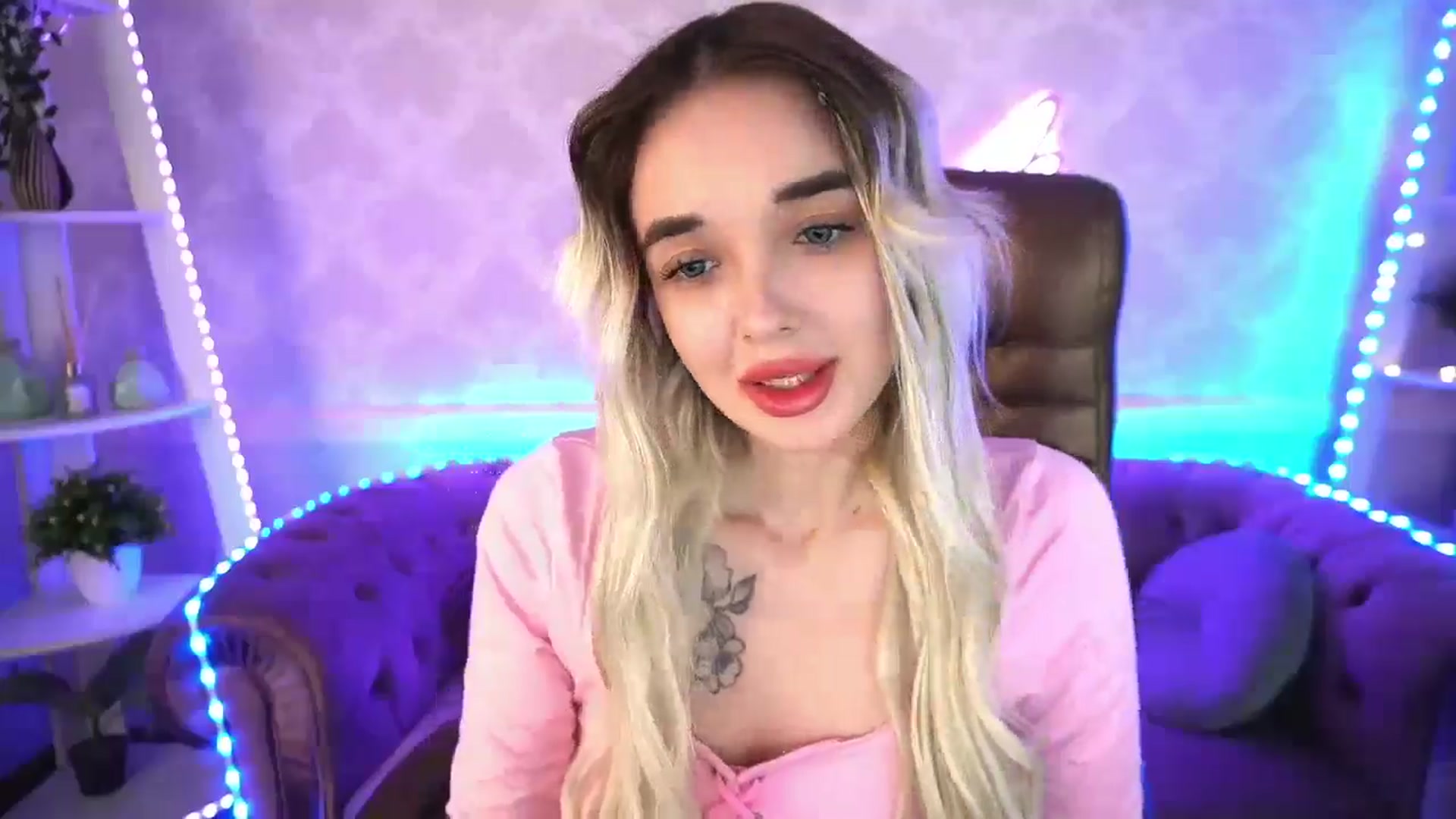 Gallery image thumbnail from TrixieHey's myfreecams stream on, 05/13/2024, 24:08 image 11 of 20