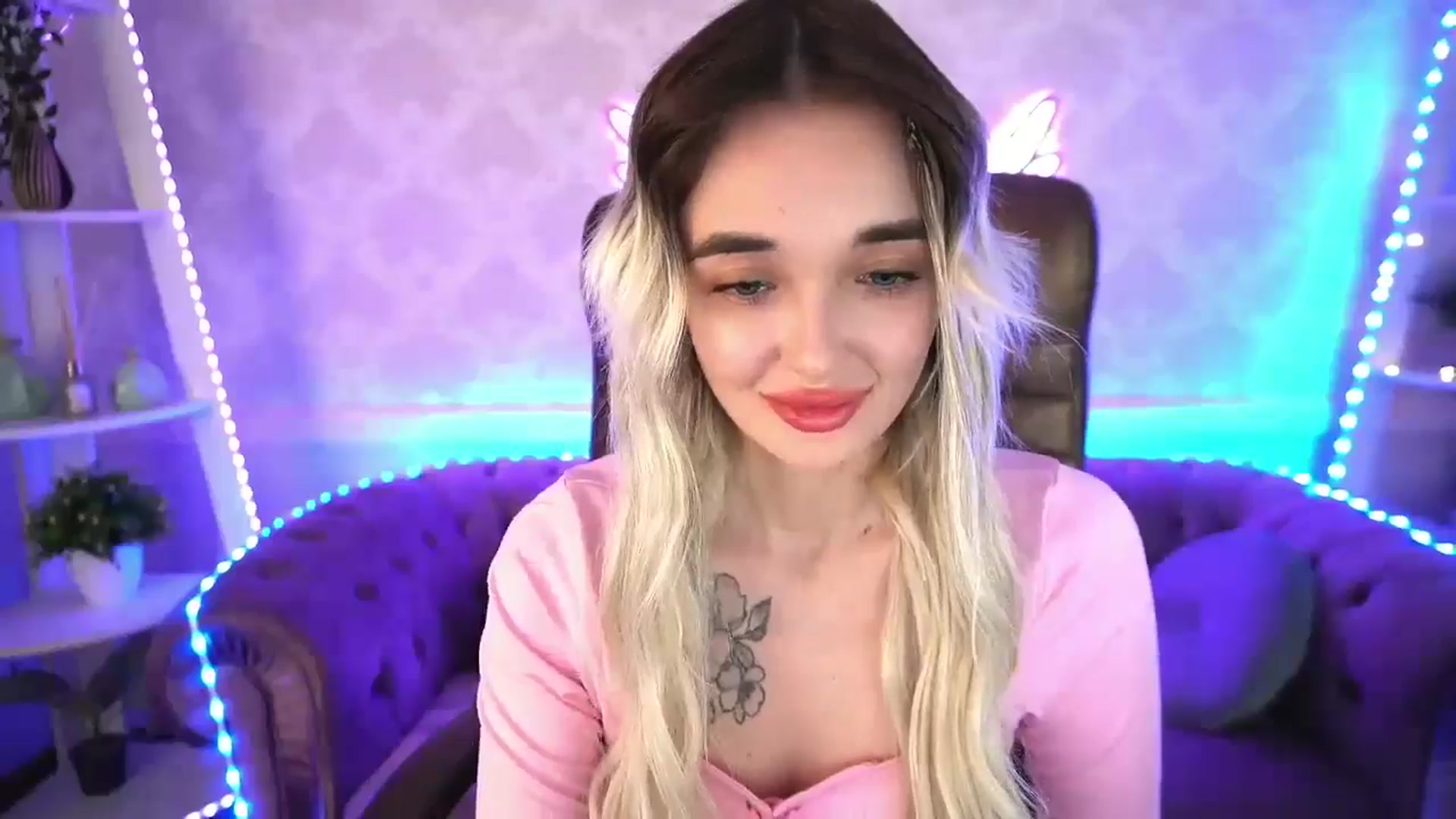 Gallery image thumbnail from TrixieHey's myfreecams stream on, 05/13/2024, 24:08 image 12 of 20