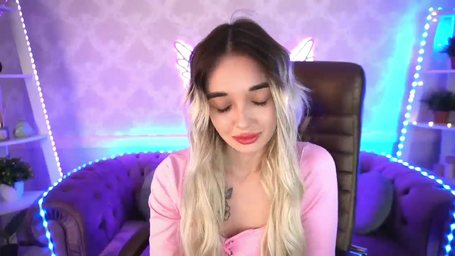 Gallery image thumbnail from TrixieHey's myfreecams stream on, 05/13/2024, 01:03 image 8 of 20