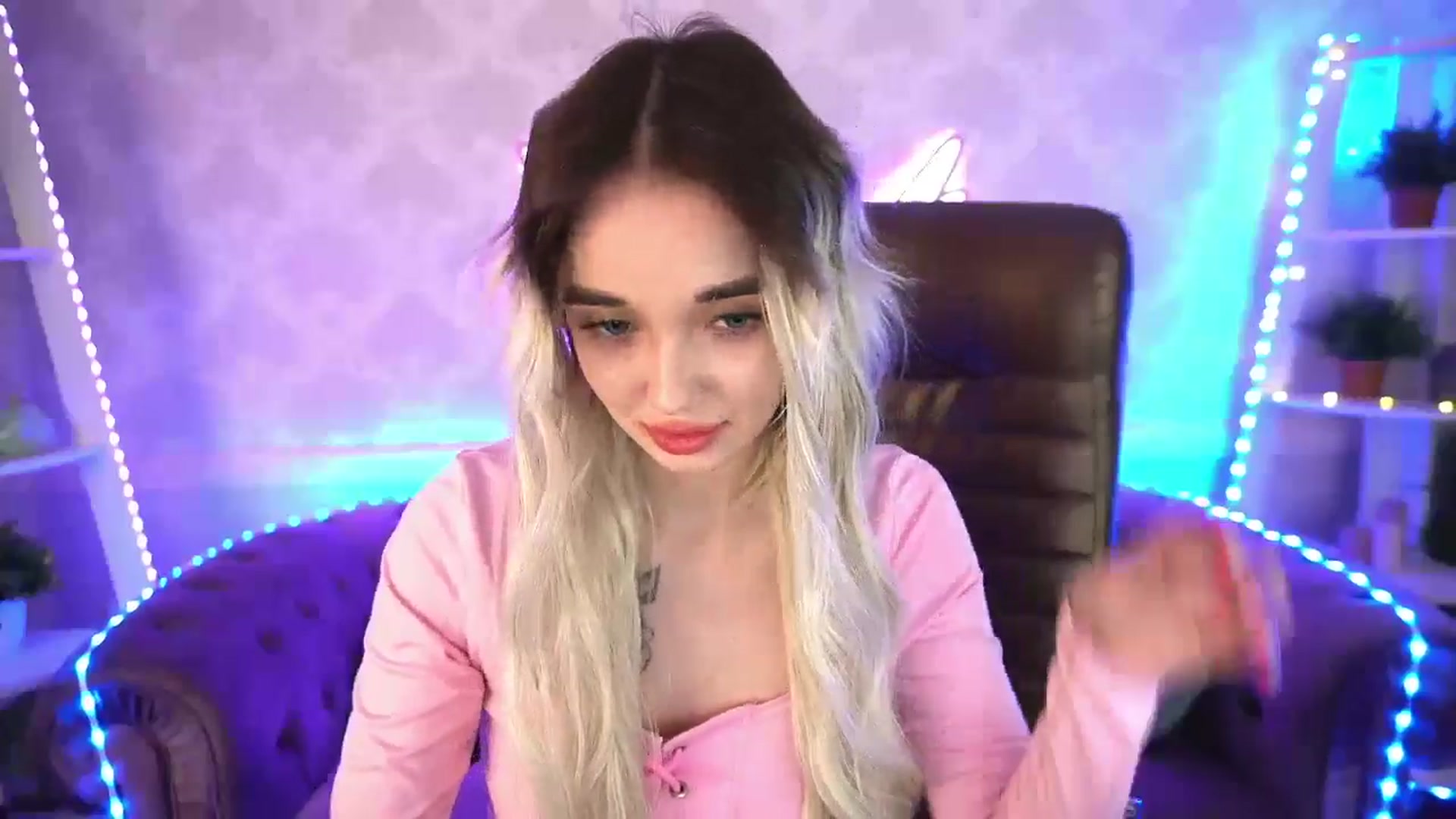 Gallery image thumbnail from TrixieHey's myfreecams stream on, 05/13/2024, 01:03 image 5 of 20