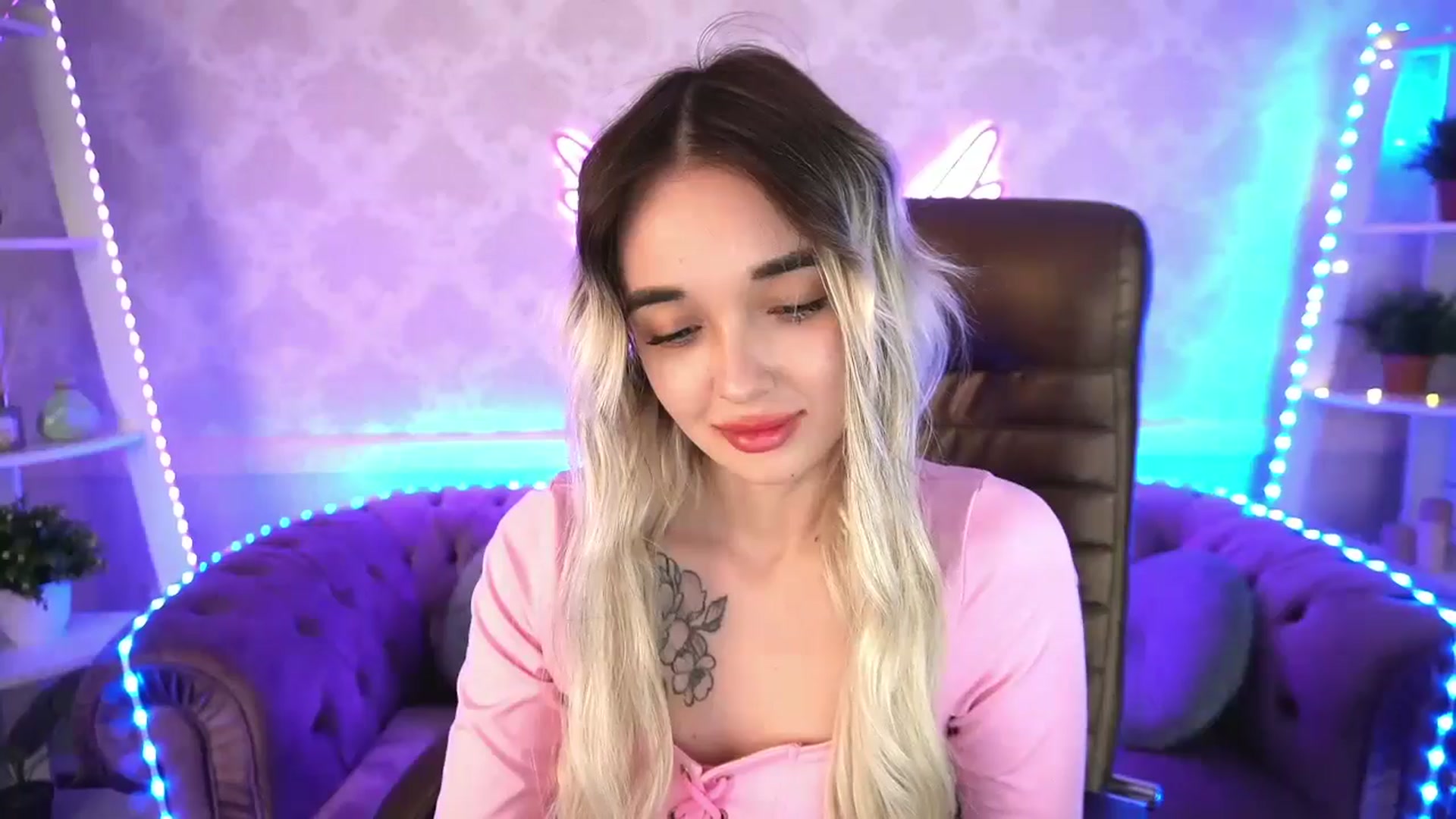 Gallery image thumbnail from TrixieHey's myfreecams stream on, 05/13/2024, 01:03 image 9 of 20