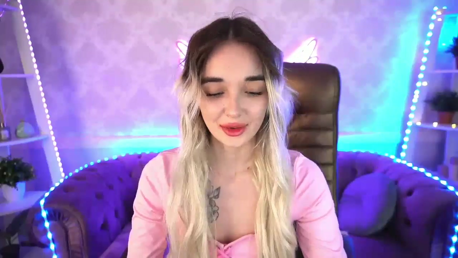 Gallery image thumbnail from TrixieHey's myfreecams stream on, 05/13/2024, 01:03 image 7 of 20