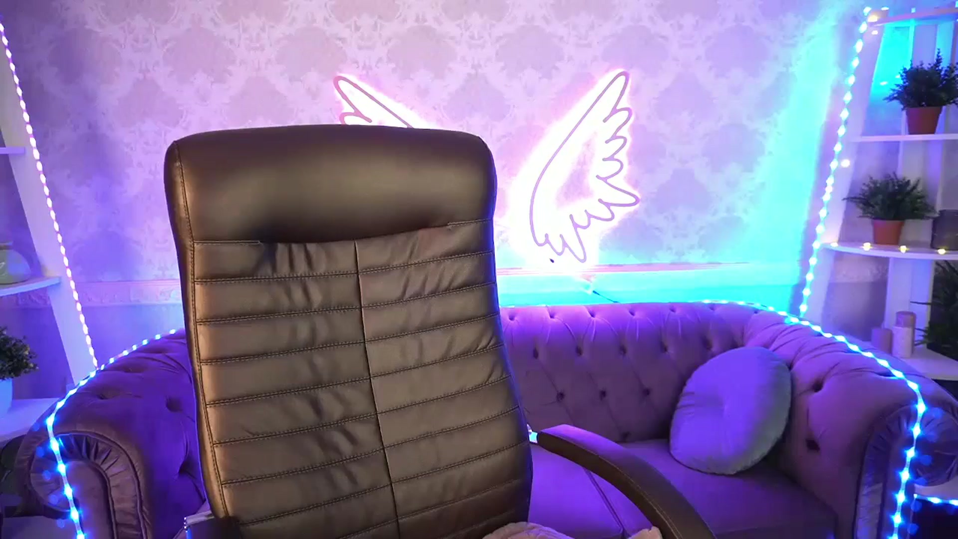 Gallery image thumbnail from TrixieHey's myfreecams stream on, 05/13/2024, 01:46 image 2 of 20