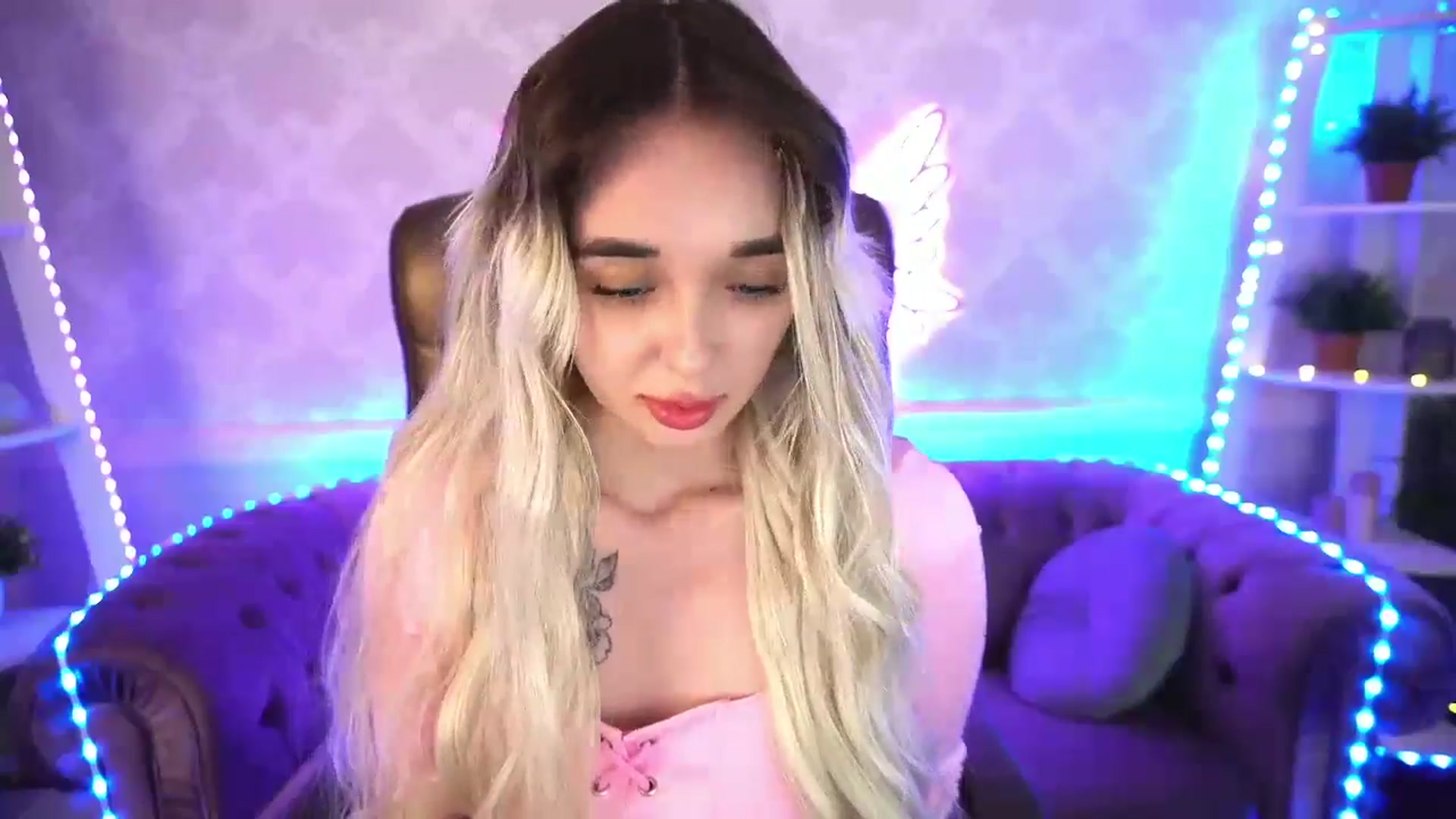 Gallery image thumbnail from TrixieHey's myfreecams stream on, 05/13/2024, 01:46 image 3 of 20