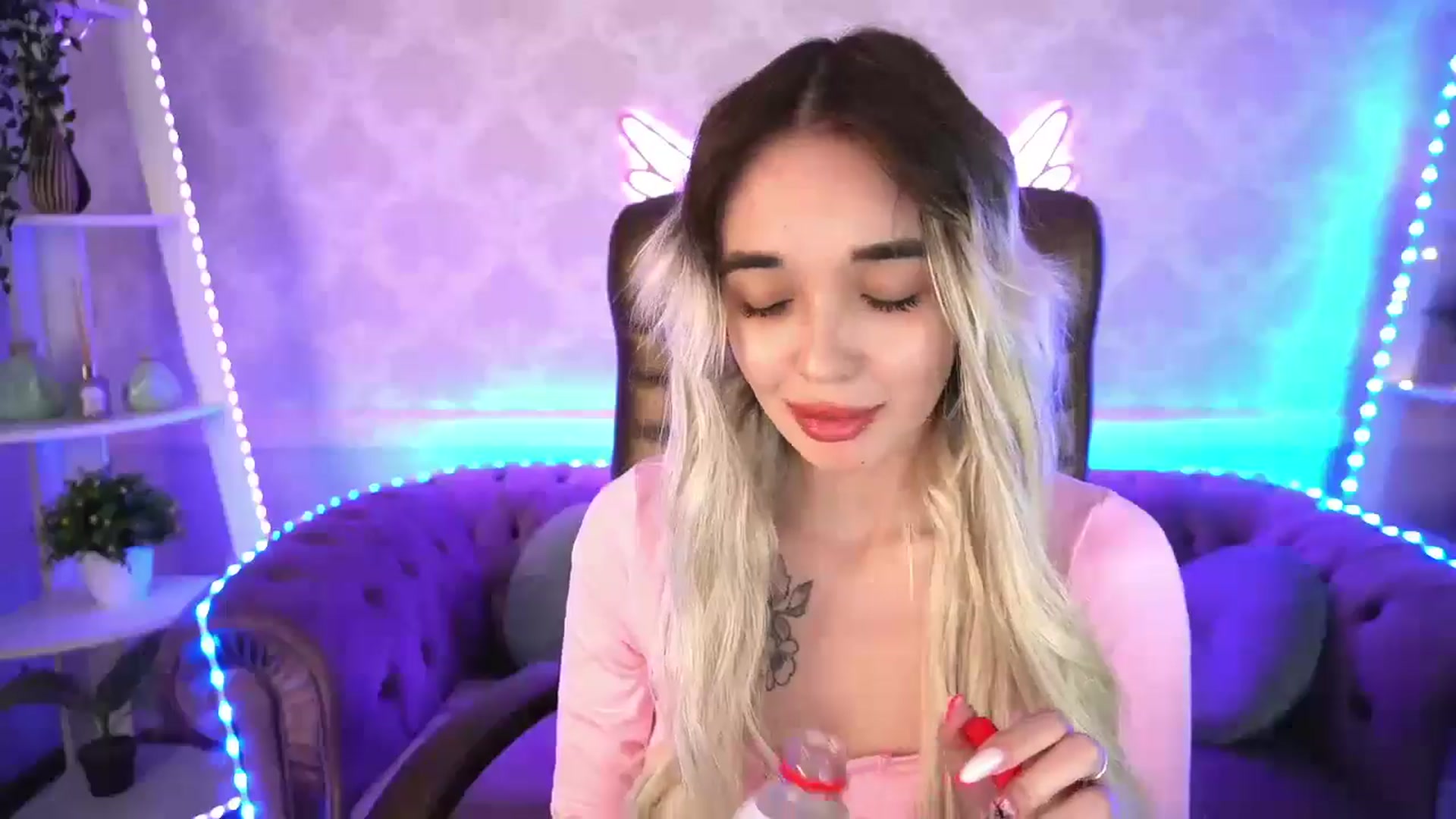Gallery image thumbnail from TrixieHey's myfreecams stream on, 05/13/2024, 01:46 image 14 of 20