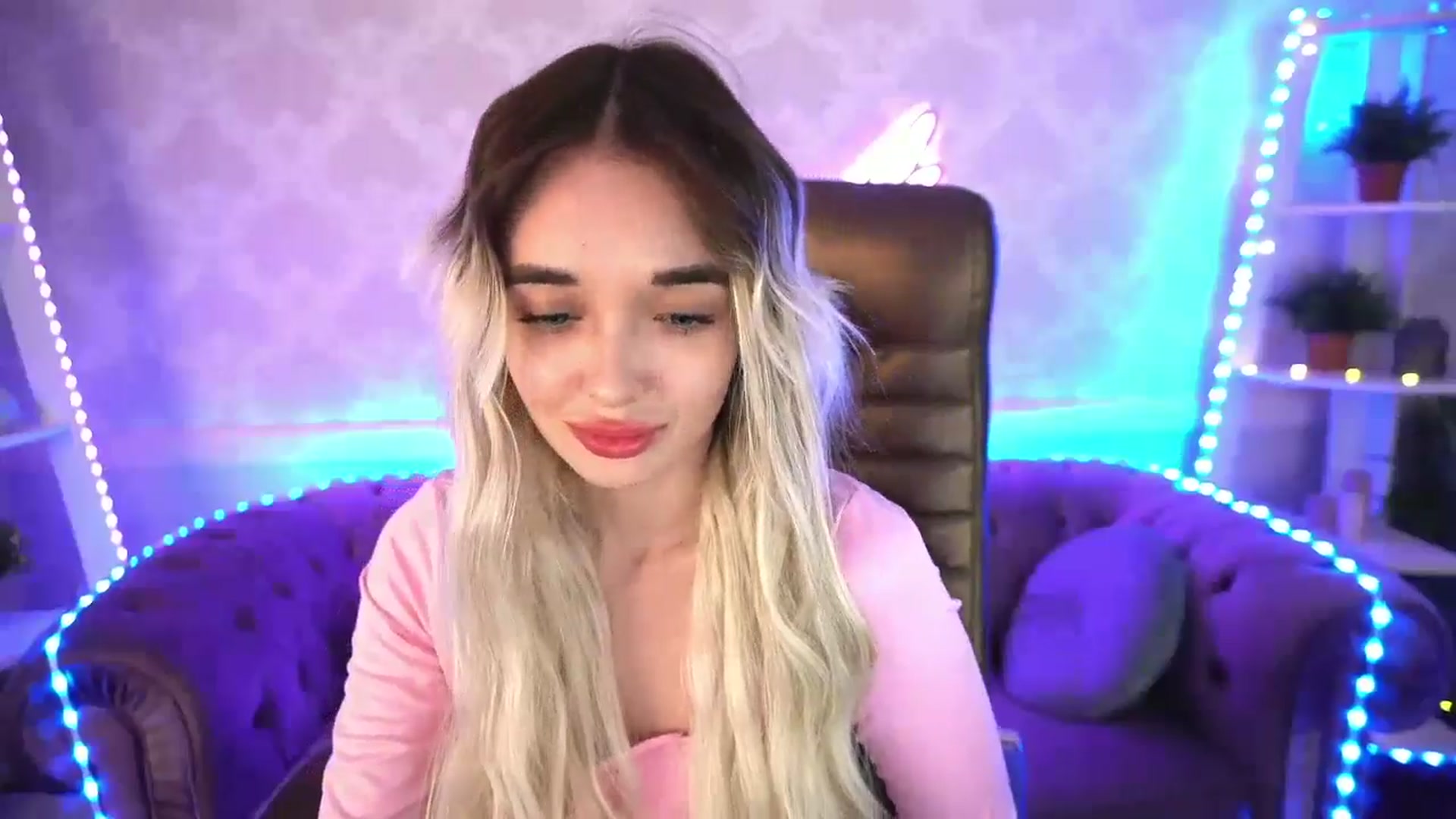 Gallery image thumbnail from TrixieHey's myfreecams stream on, 05/13/2024, 01:46 image 4 of 20