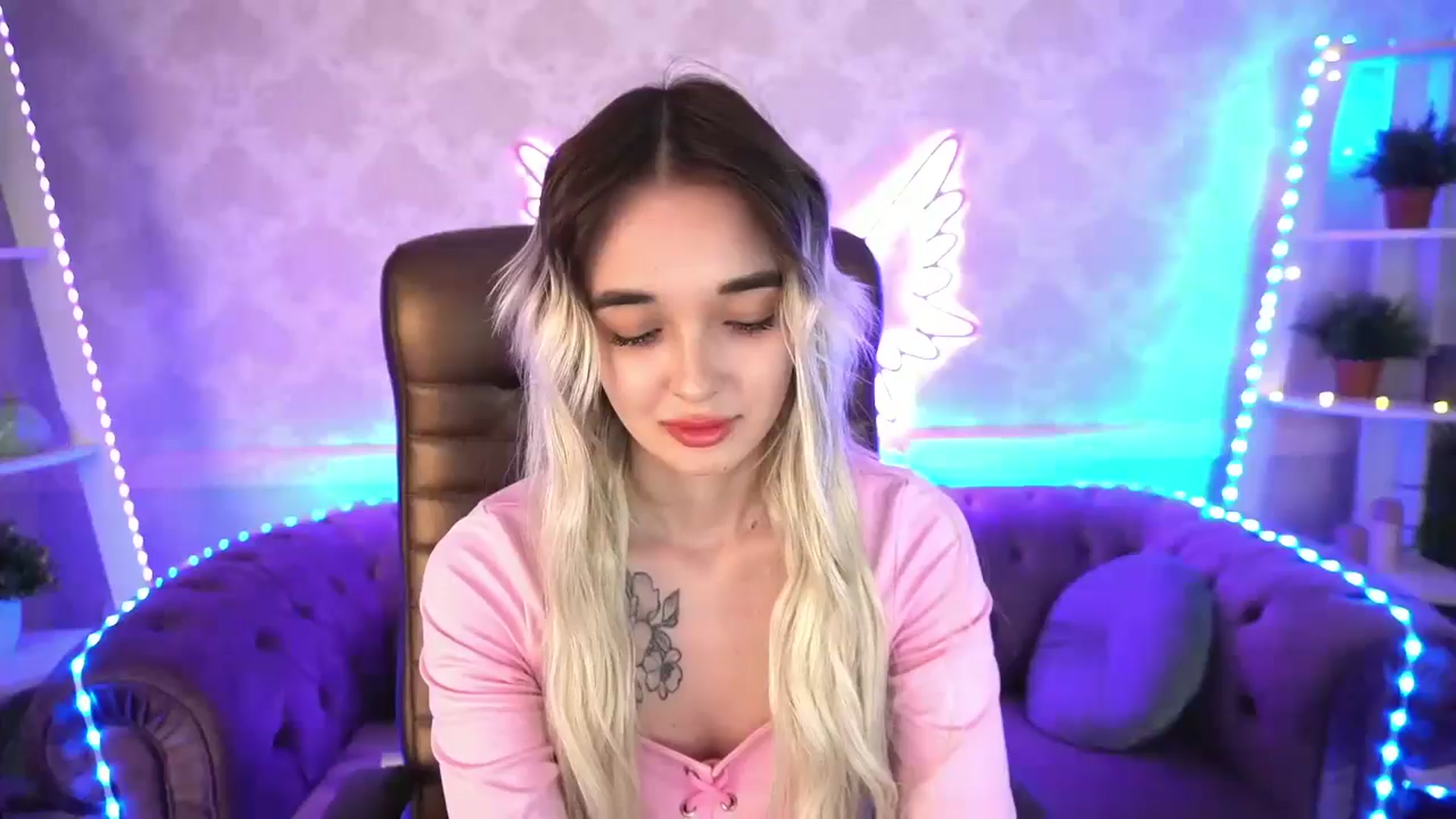 Gallery image thumbnail from TrixieHey's myfreecams stream on, 05/13/2024, 01:46 image 1 of 20