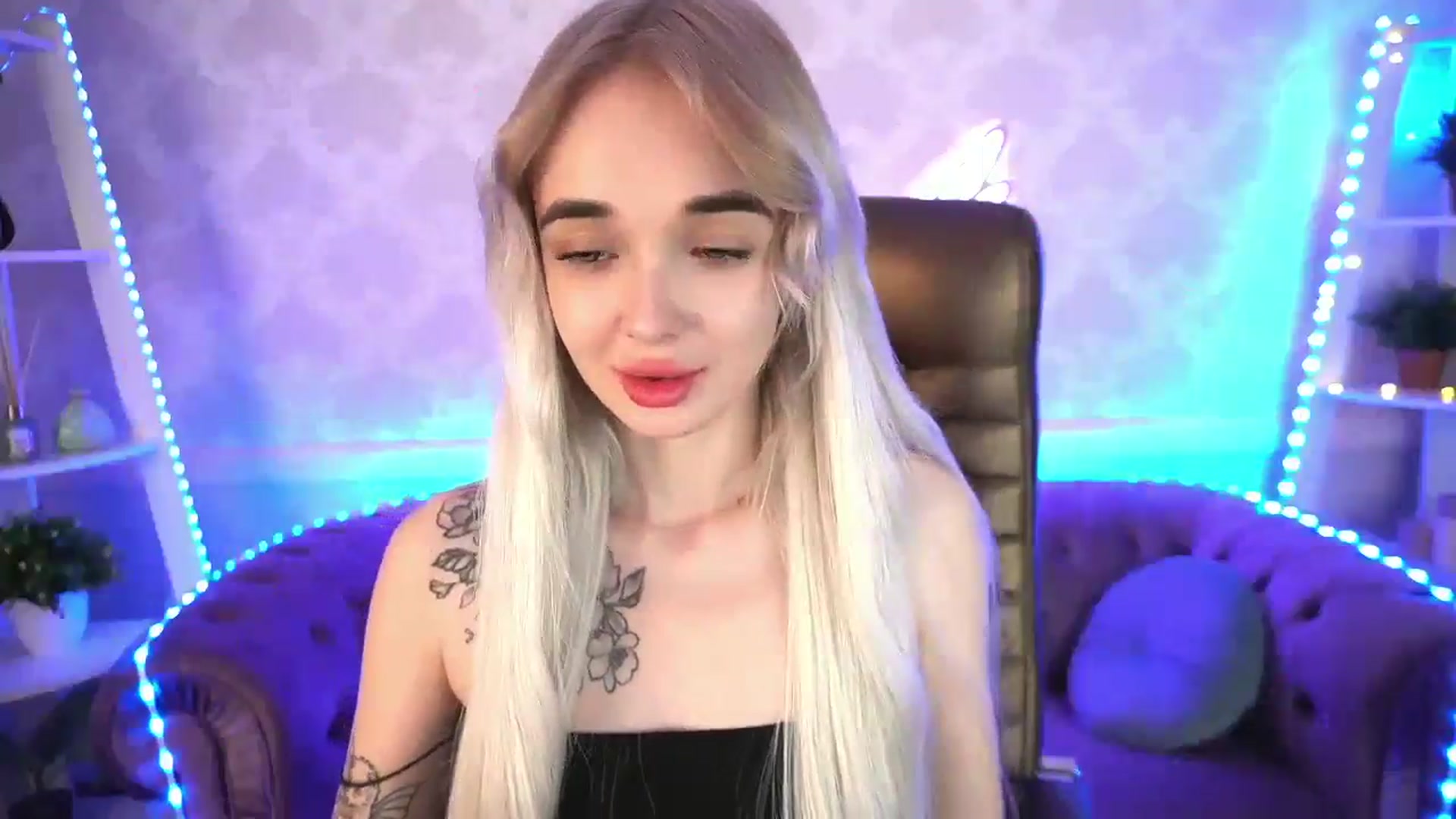 Gallery image thumbnail from TrixieHey's myfreecams stream on, 05/14/2024, 20:27 image 5 of 20