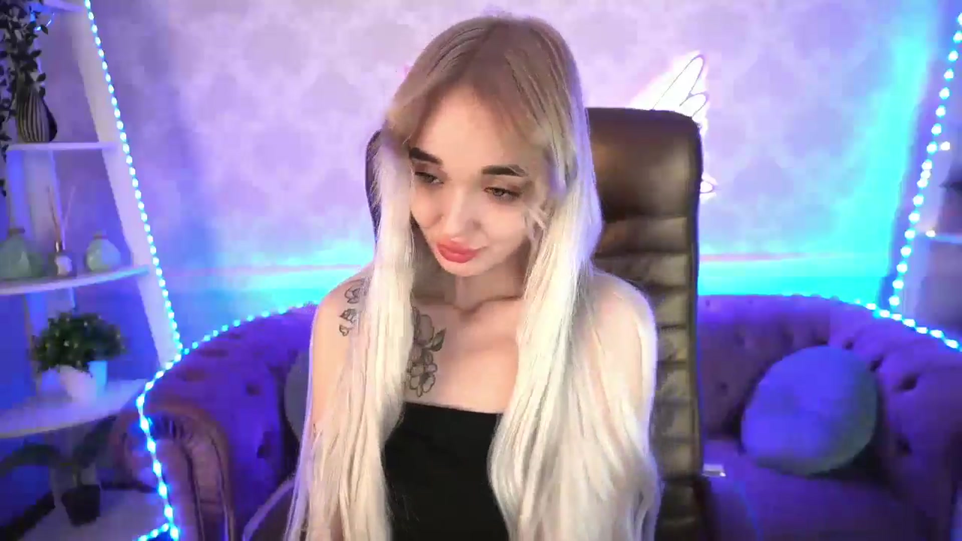 Gallery image thumbnail from TrixieHey's myfreecams stream on, 05/14/2024, 20:27 image 7 of 20