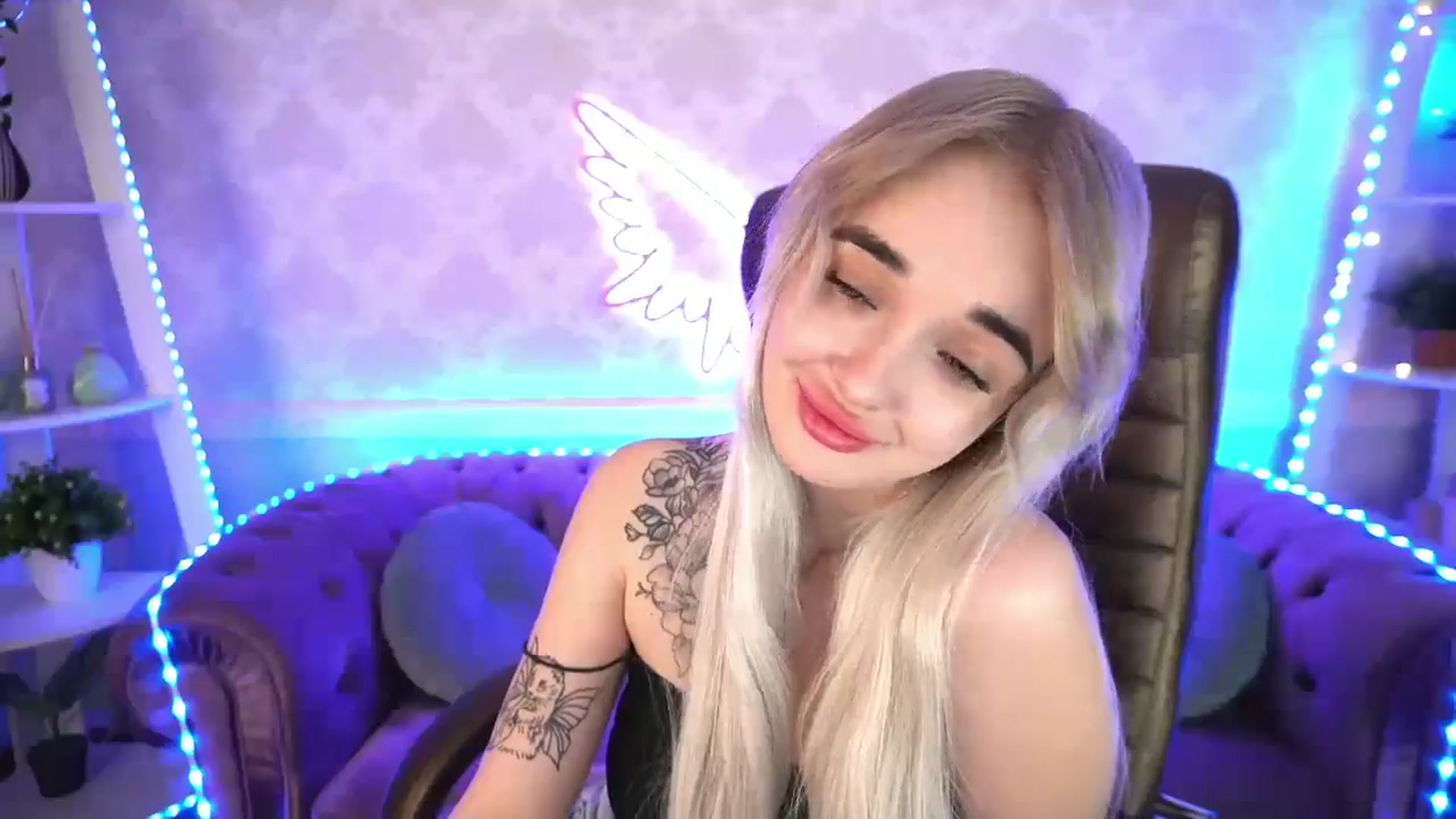 Gallery image thumbnail from TrixieHey's myfreecams stream on, 05/14/2024, 20:27 image 14 of 20
