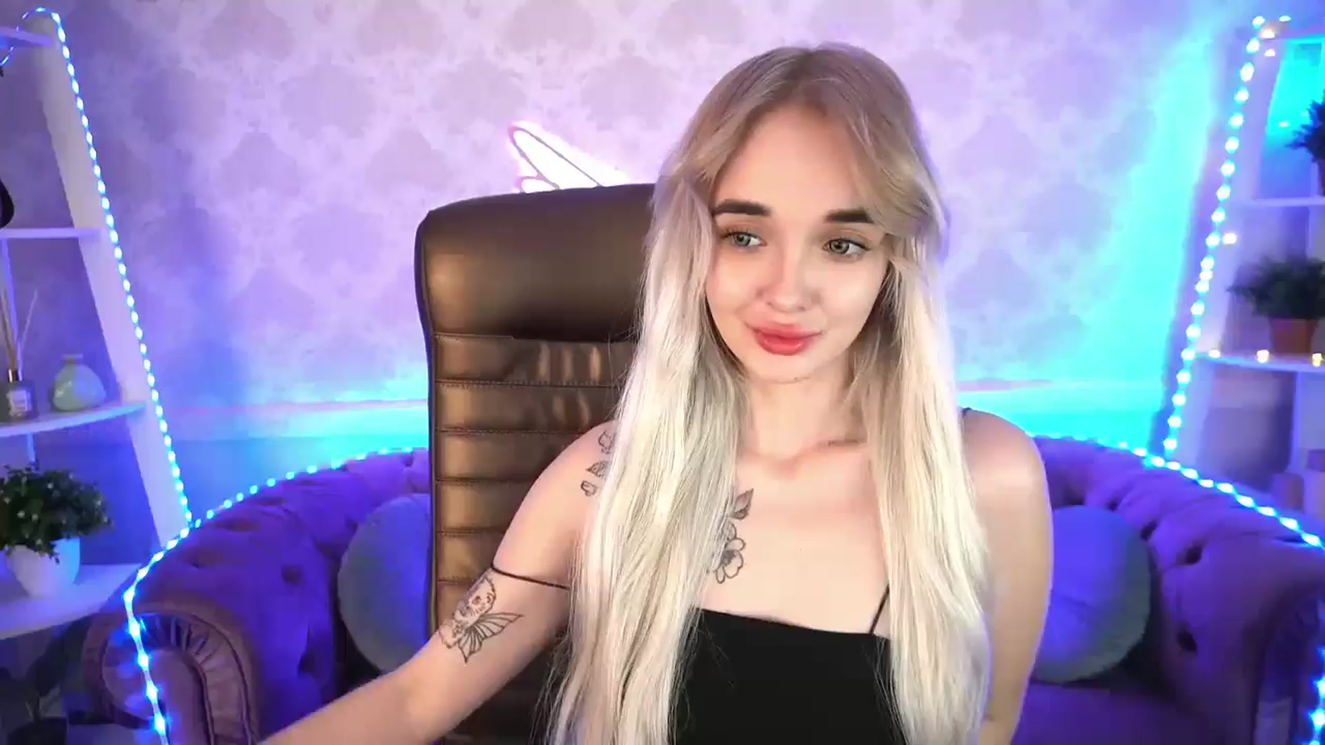 Gallery image thumbnail from TrixieHey's myfreecams stream on, 05/14/2024, 20:27 image 3 of 20