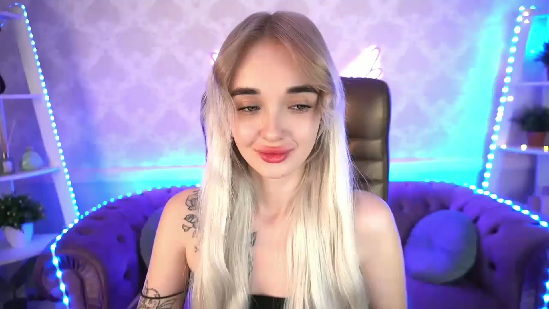 Gallery image thumbnail from TrixieHey's myfreecams stream on, 05/14/2024, 20:27 image 6 of 20