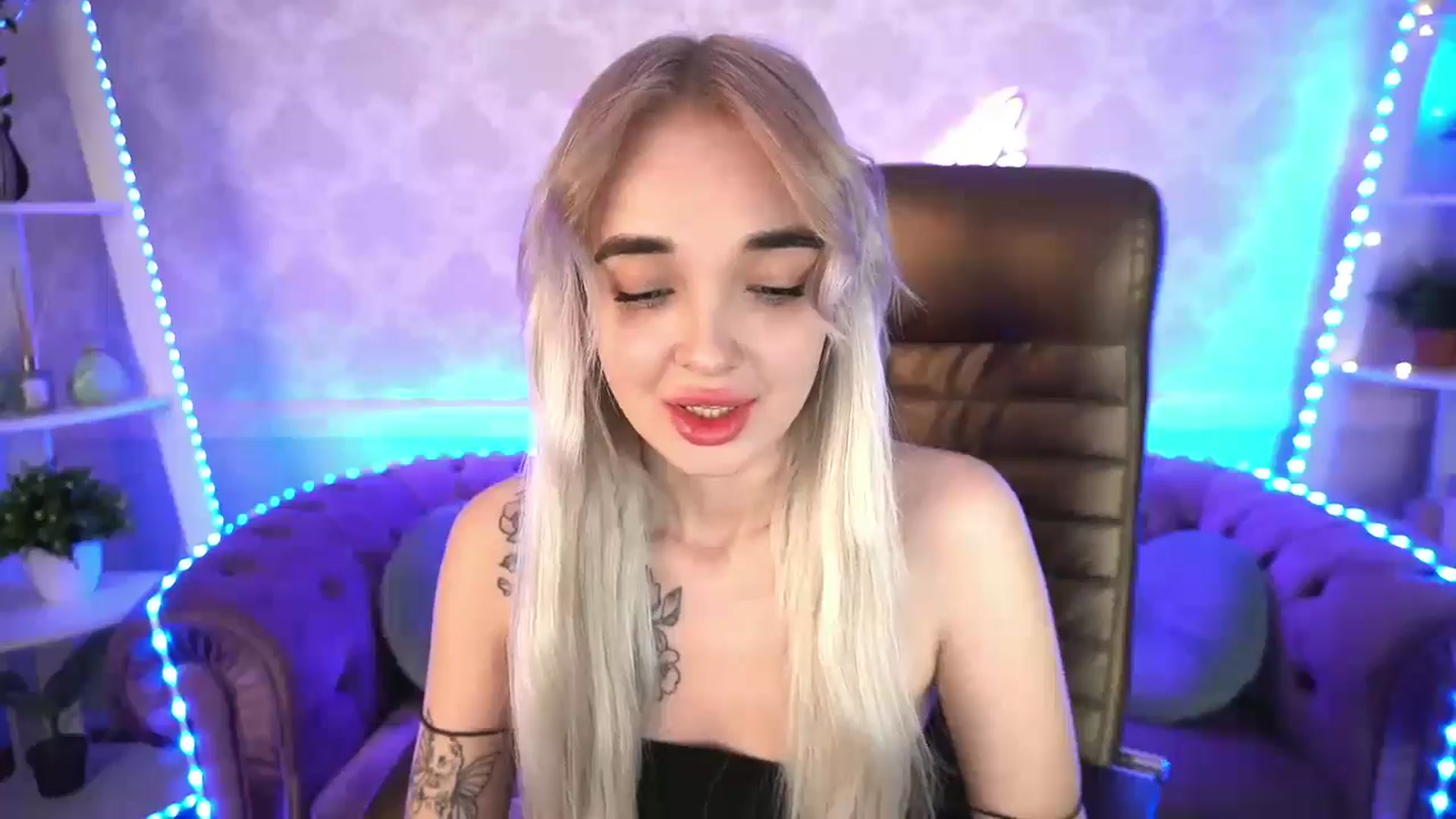 Gallery image thumbnail from TrixieHey's myfreecams stream on, 05/14/2024, 20:27 image 15 of 20