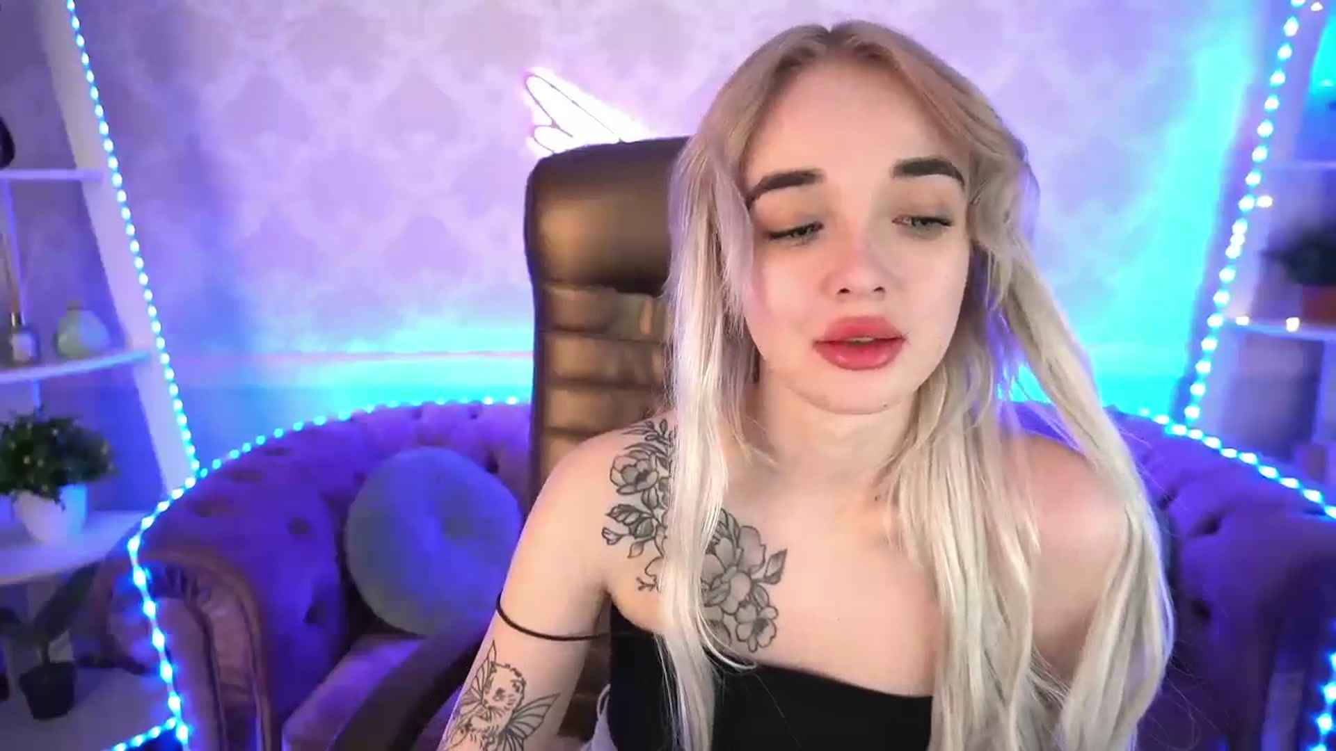 Gallery image thumbnail from TrixieHey's myfreecams stream on, 05/15/2024, 24:03 image 2 of 20