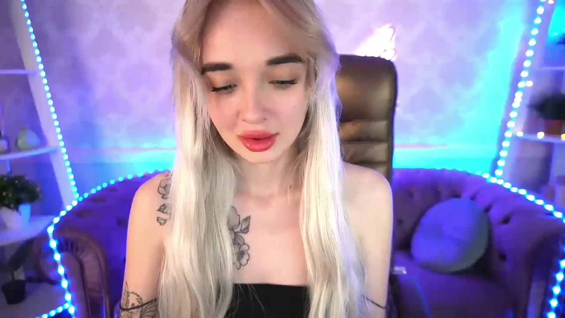 Gallery image thumbnail from TrixieHey's myfreecams stream on, 05/15/2024, 24:03 image 5 of 20