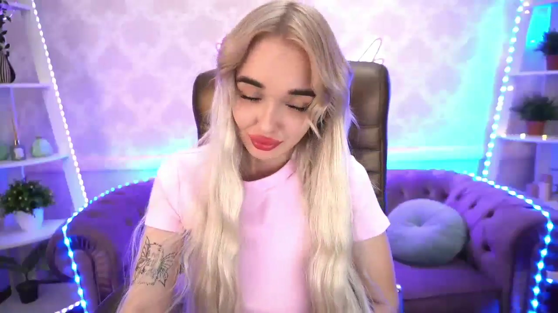 Gallery image thumbnail from TrixieHey's myfreecams stream on, 05/15/2024, 19:53 image 3 of 20