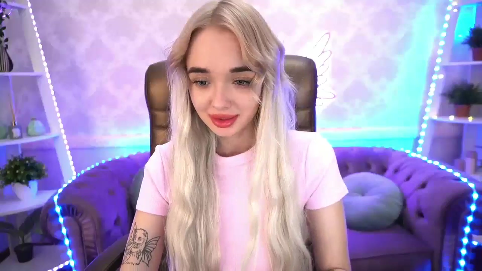 Gallery image thumbnail from TrixieHey's myfreecams stream on, 05/15/2024, 19:53 image 6 of 20