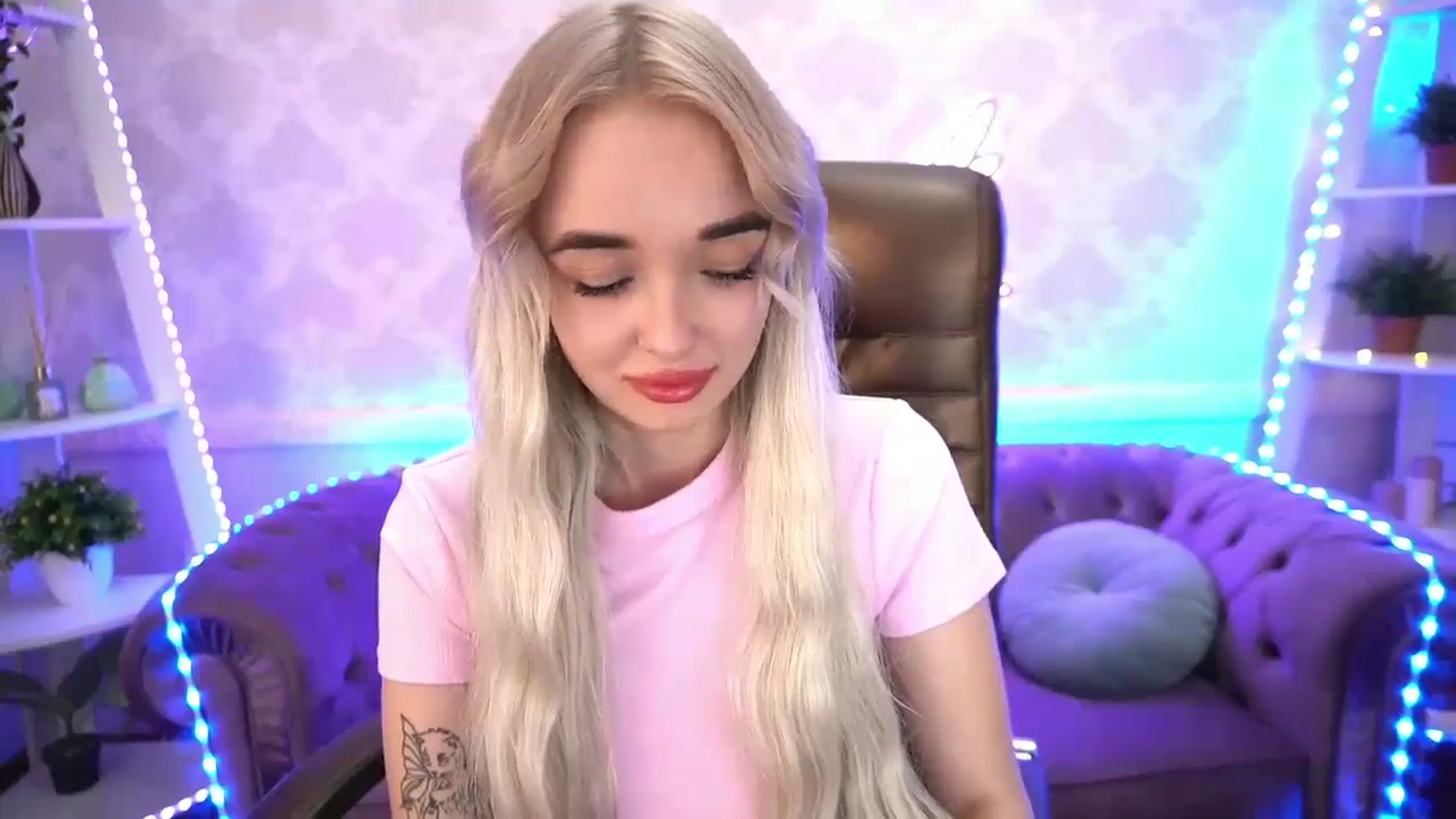 Gallery image thumbnail from TrixieHey's myfreecams stream on, 05/15/2024, 19:53 image 5 of 20