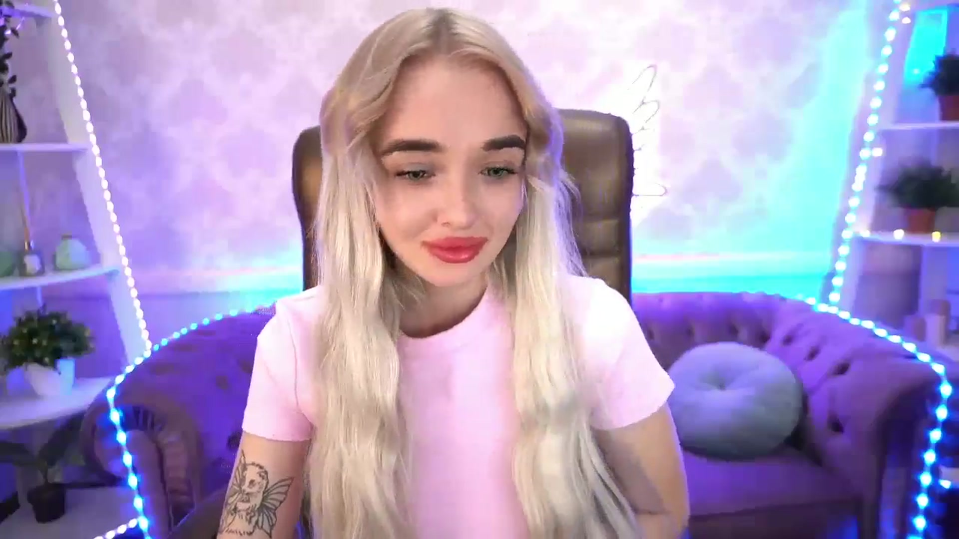 Gallery image thumbnail from TrixieHey's myfreecams stream on, 05/15/2024, 19:53 image 4 of 20