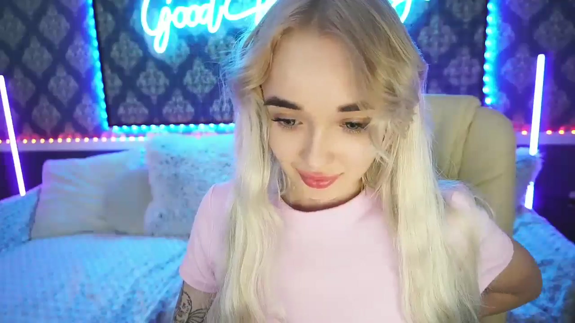 Gallery image thumbnail from TrixieHey's myfreecams stream on, 05/15/2024, 21:36 image 18 of 20