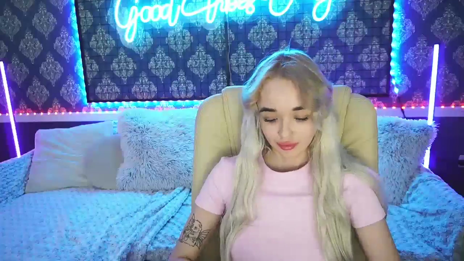 Gallery image thumbnail from TrixieHey's myfreecams stream on, 05/15/2024, 21:36 image 8 of 20