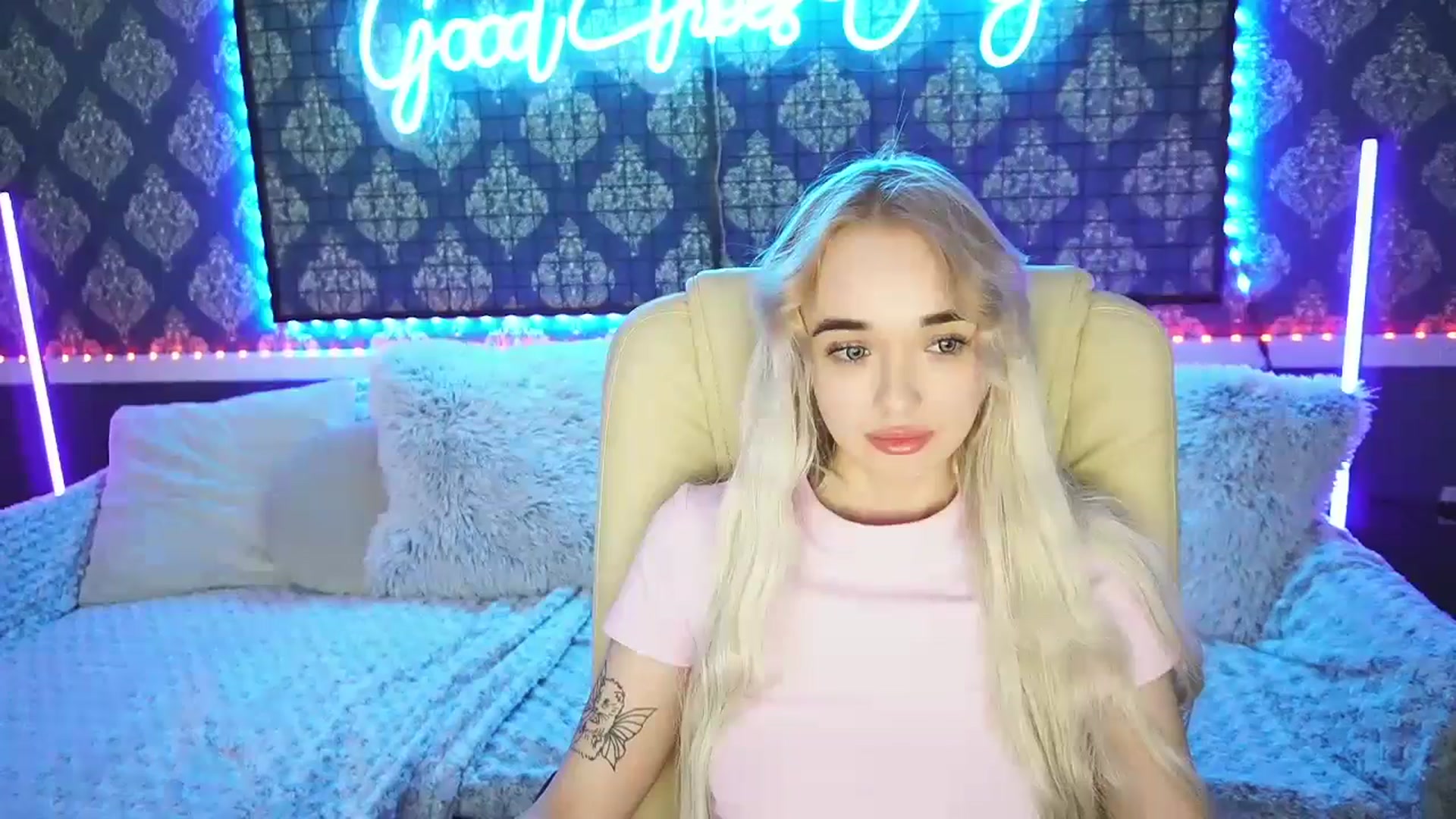 Gallery image thumbnail from TrixieHey's myfreecams stream on, 05/15/2024, 21:36 image 10 of 20