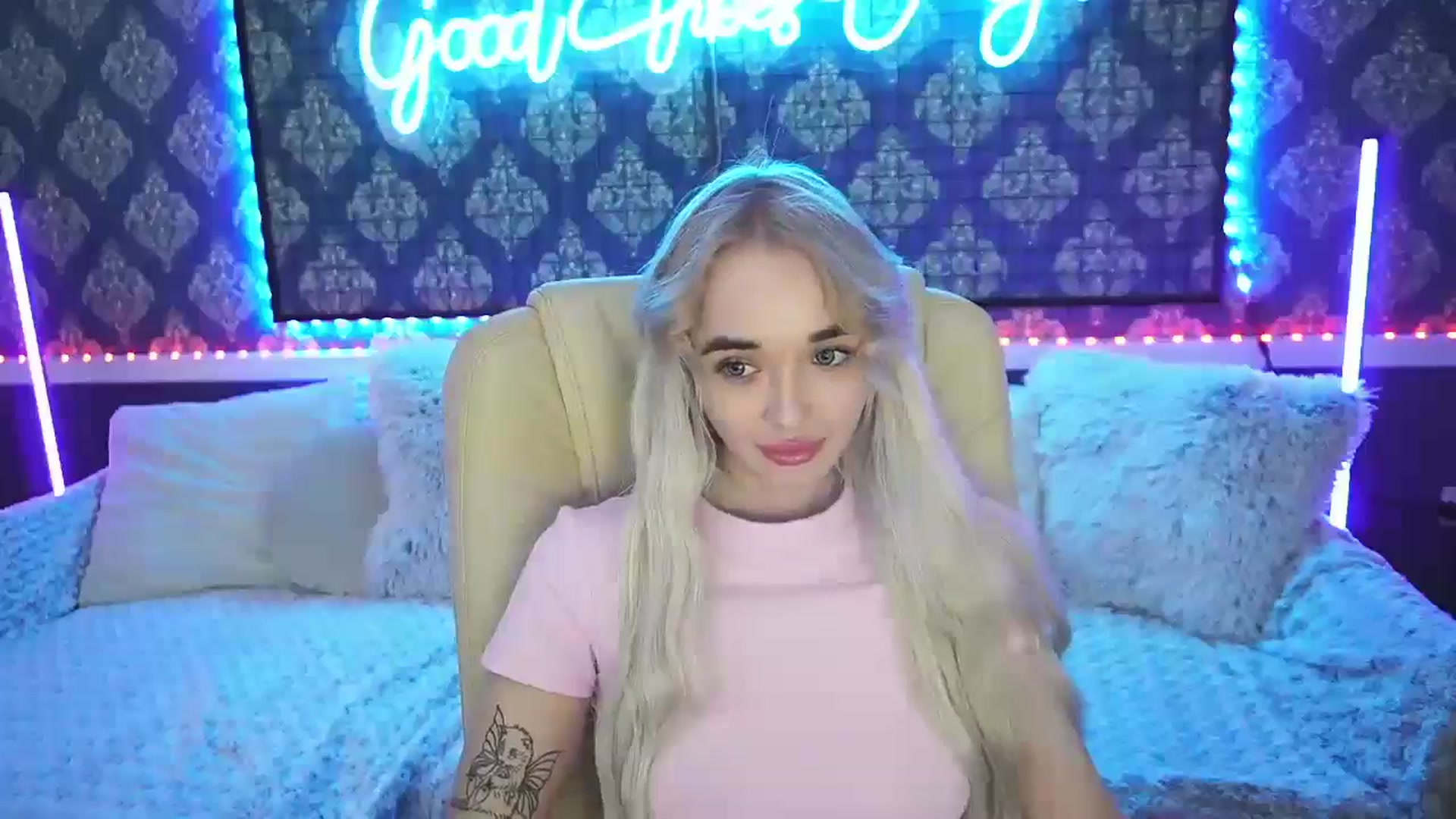 Gallery image thumbnail from TrixieHey's myfreecams stream on, 05/15/2024, 21:36 image 9 of 20