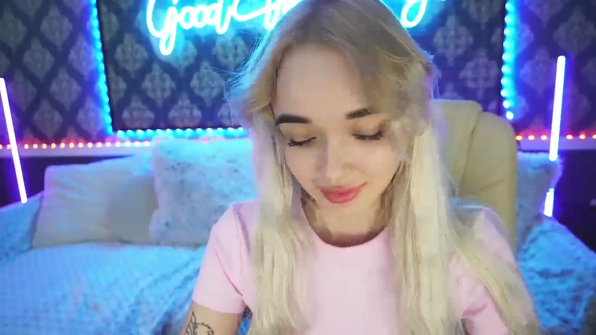 Gallery image thumbnail from TrixieHey's myfreecams stream on, 05/15/2024, 21:36 image 12 of 20