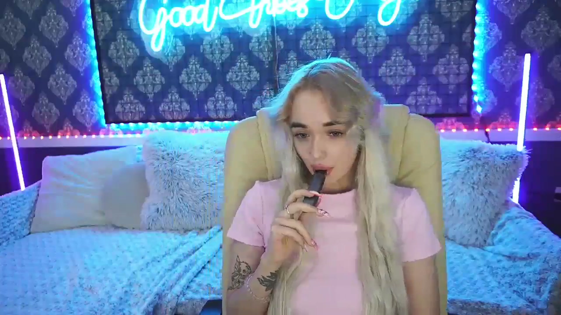 Gallery image thumbnail from TrixieHey's myfreecams stream on, 05/15/2024, 21:36 image 3 of 20