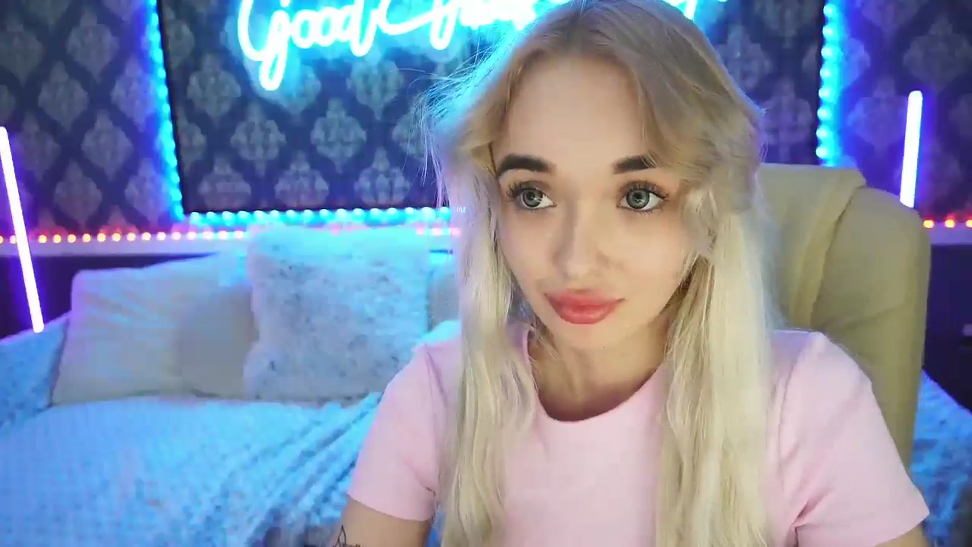 Gallery image thumbnail from TrixieHey's myfreecams stream on, 05/15/2024, 21:36 image 7 of 20