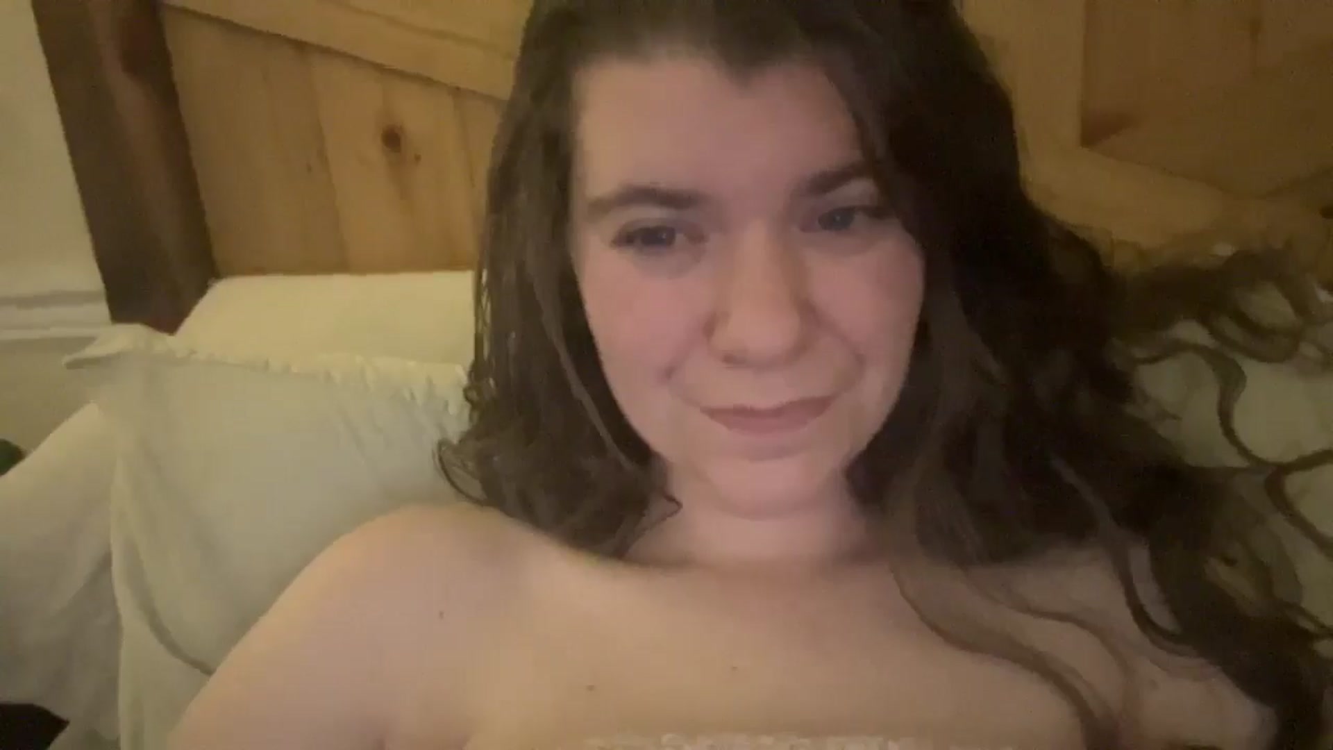 Gallery image thumbnail from Trixiegirl3's myfreecams stream on, 10/17/2025, 24:35 image 15 of 20