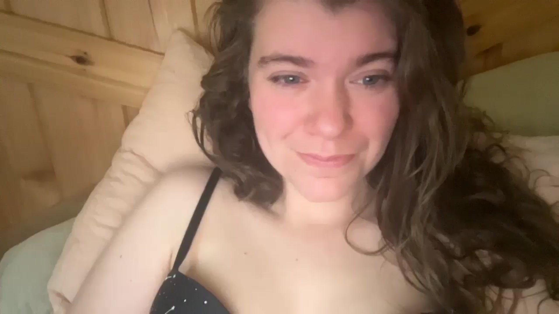 Gallery image thumbnail from Trixiegirl3's myfreecams stream on, 10/27/2025, 18:57 image 9 of 20