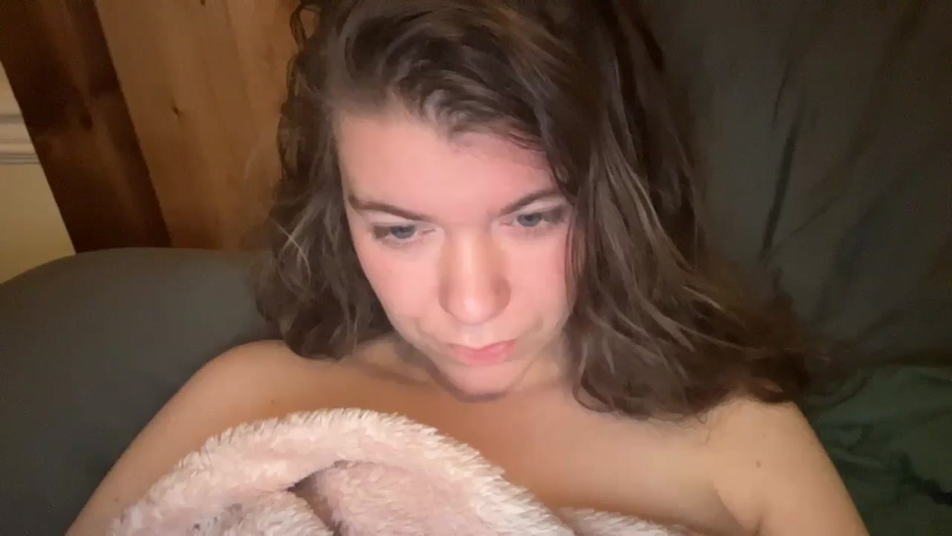 Gallery image thumbnail from Trixiegirl3's myfreecams stream on, 12/15/2025, 01:45 image 4 of 20